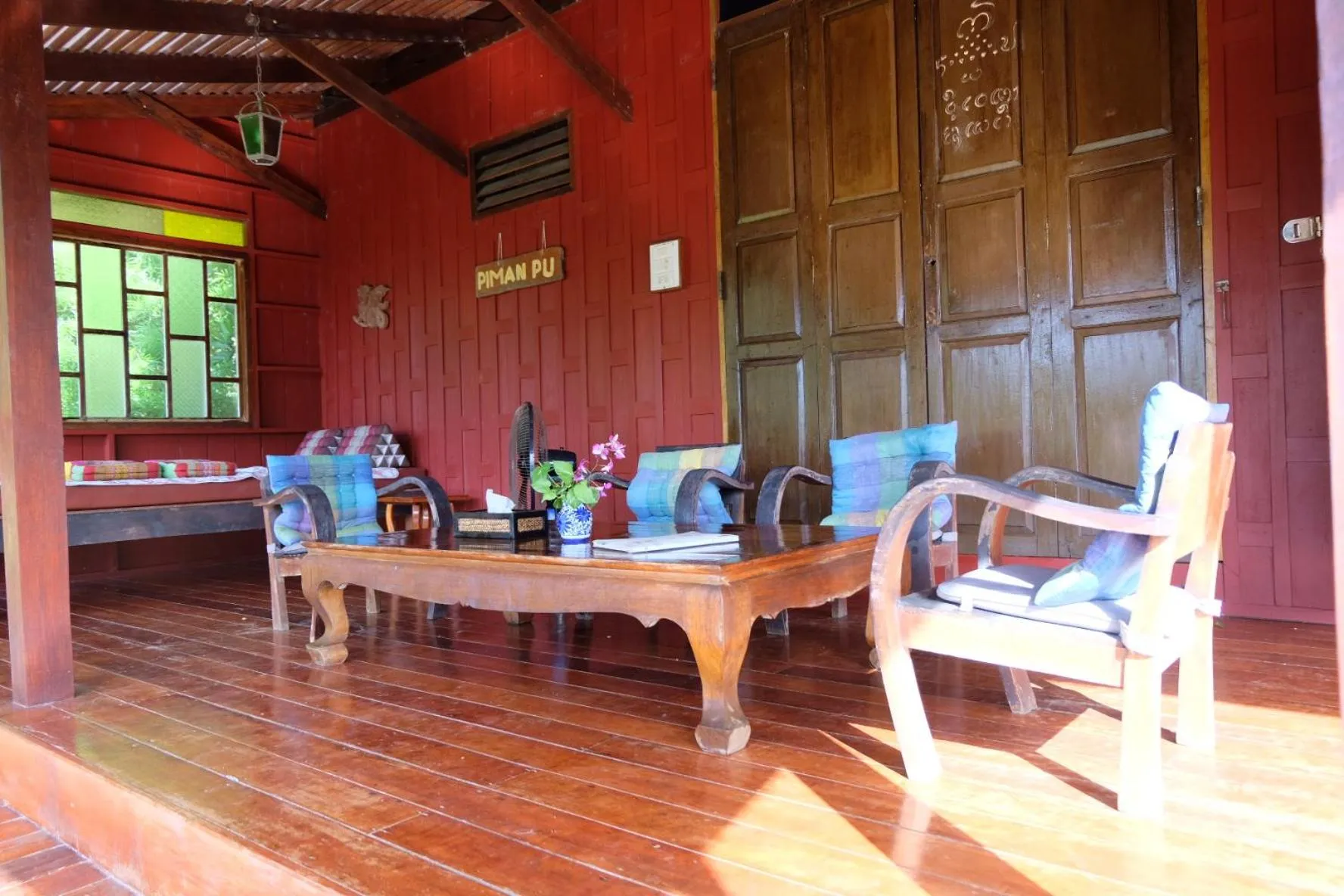 Seating area in Piman Pu