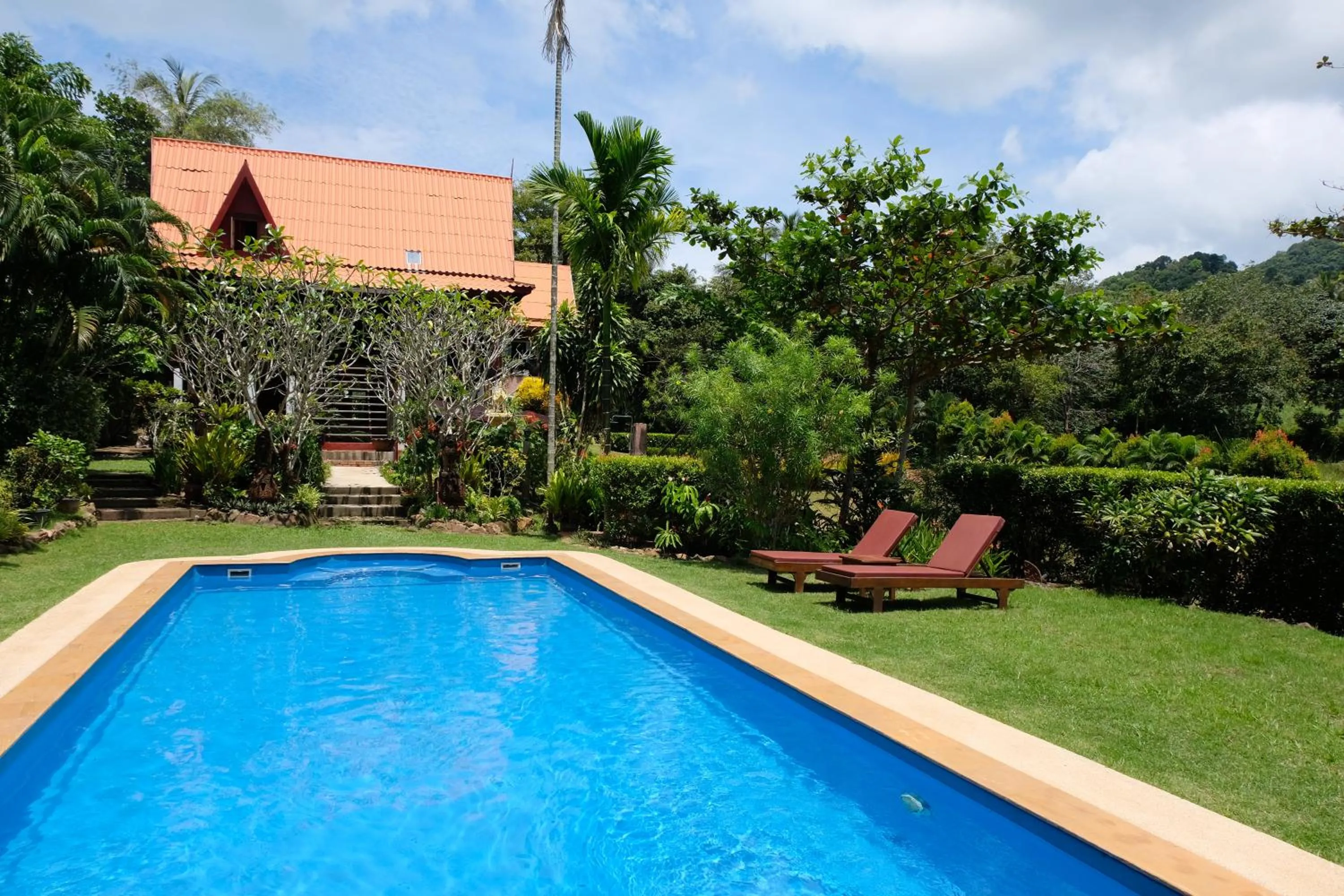 Swimming pool in Piman Pu