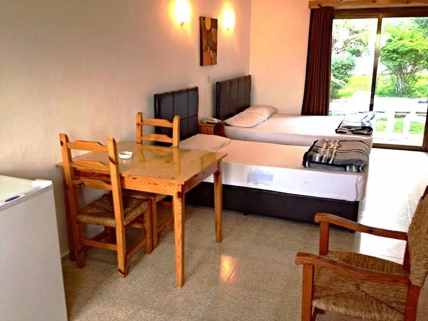 Seating area, Bed in Bare Hill Holiday Apartments