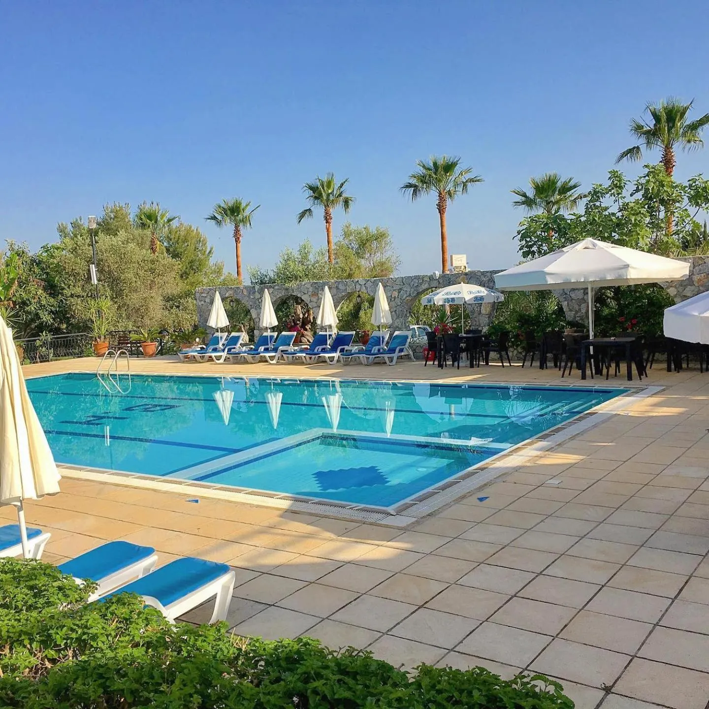Swimming pool in Bare Hill Holiday Apartments