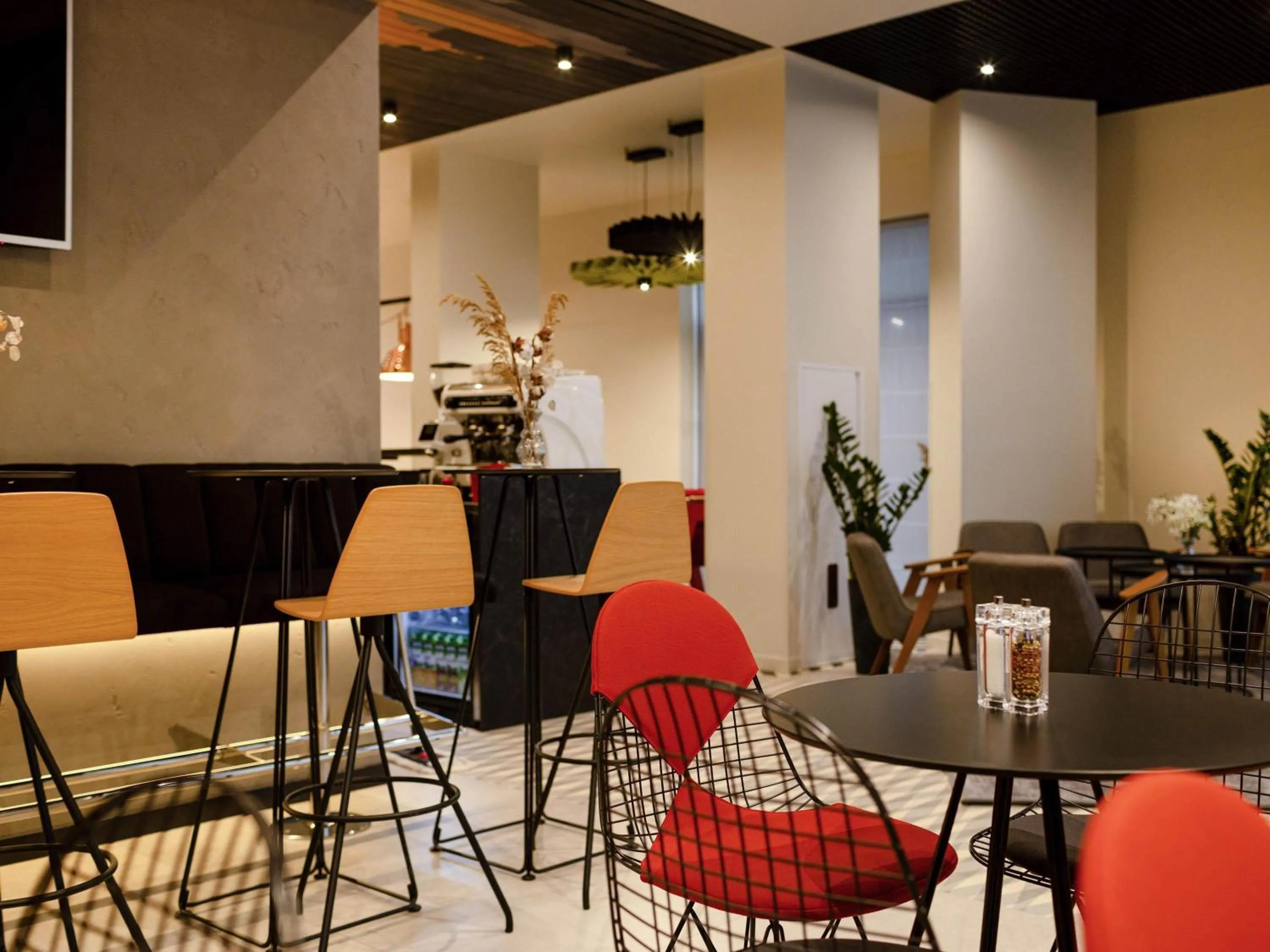 Restaurant/places to eat in ibis Lviv Center
