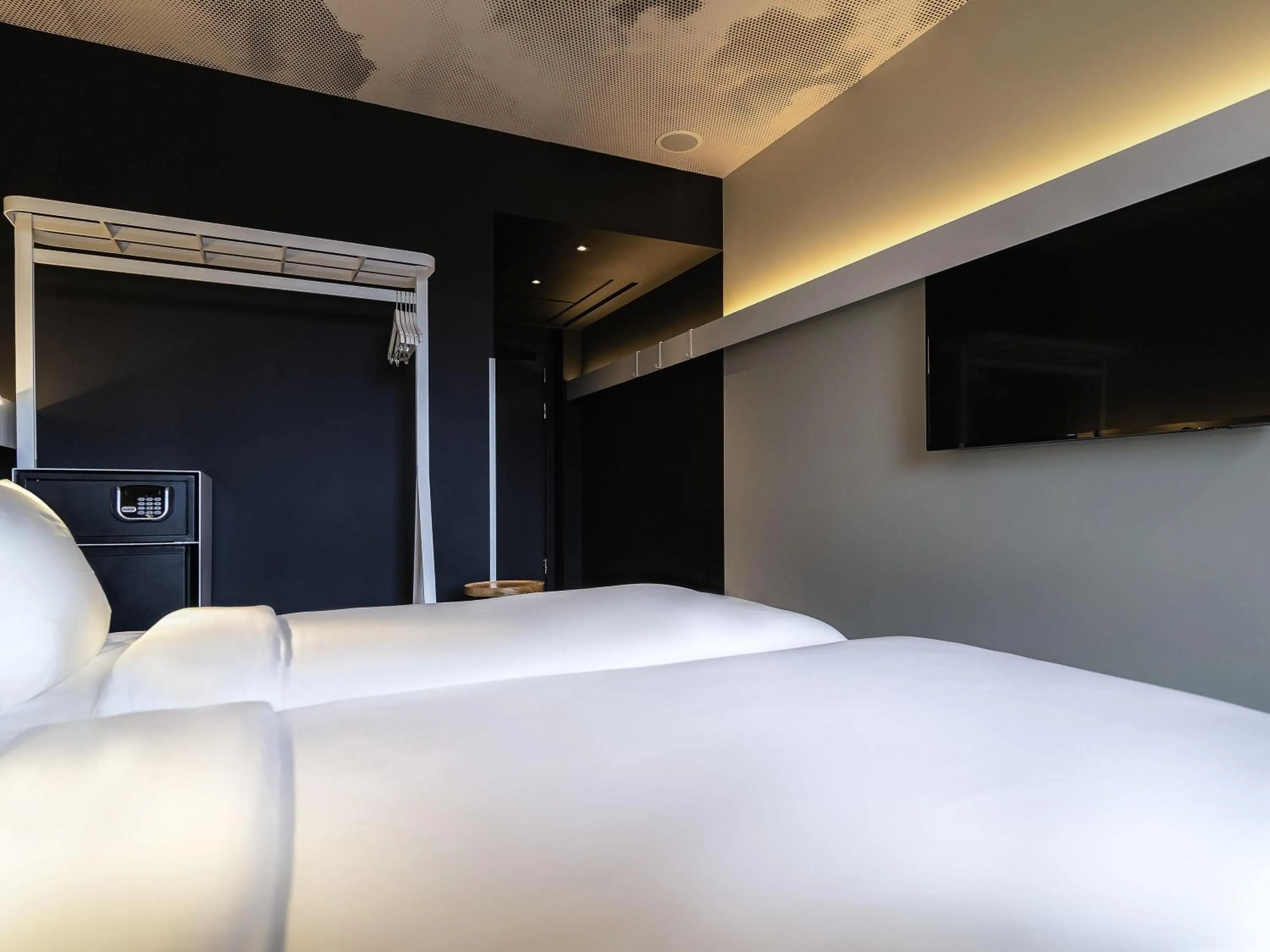 Bedroom, Bed in ibis Lviv Center