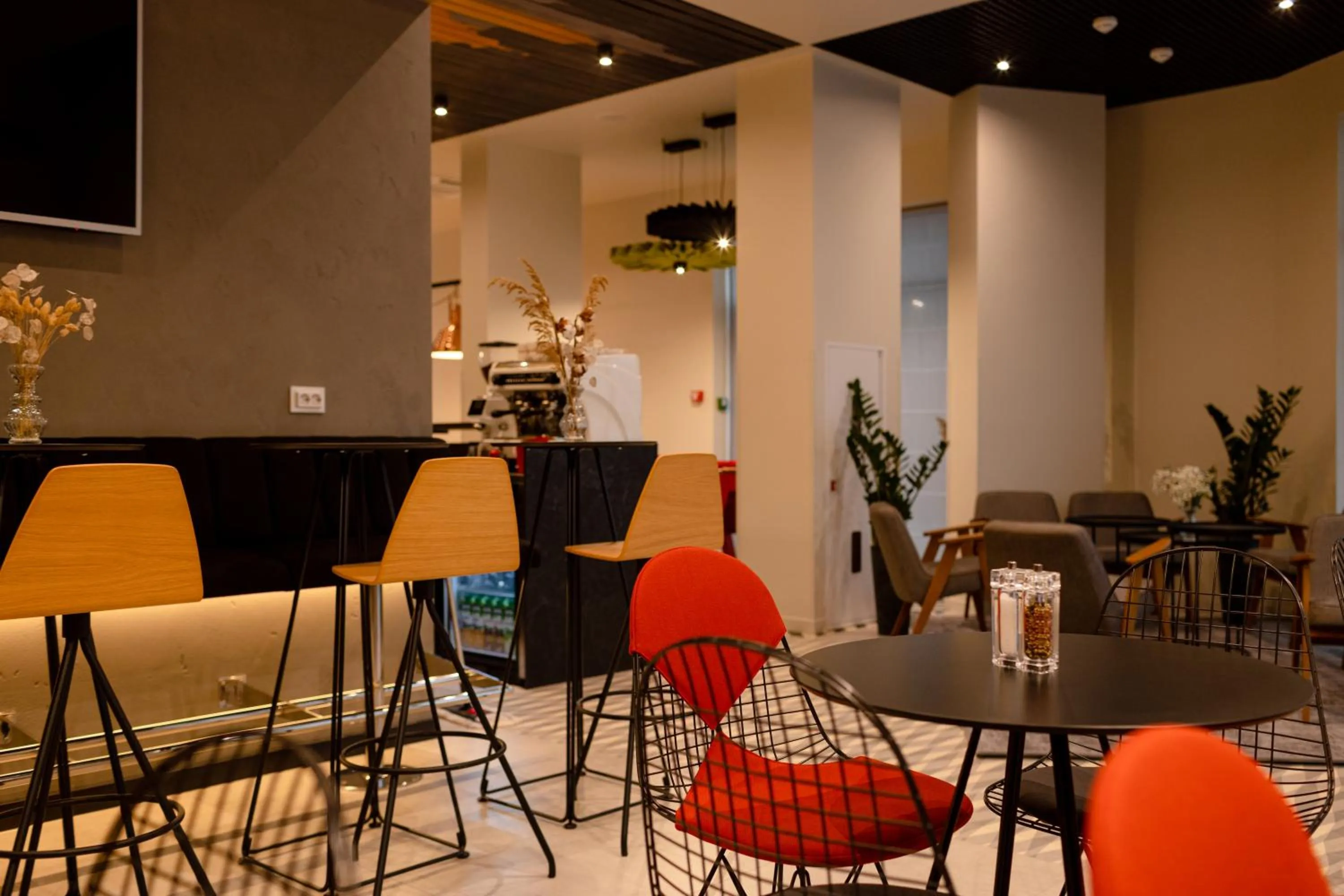 Restaurant/places to eat in ibis Lviv Center