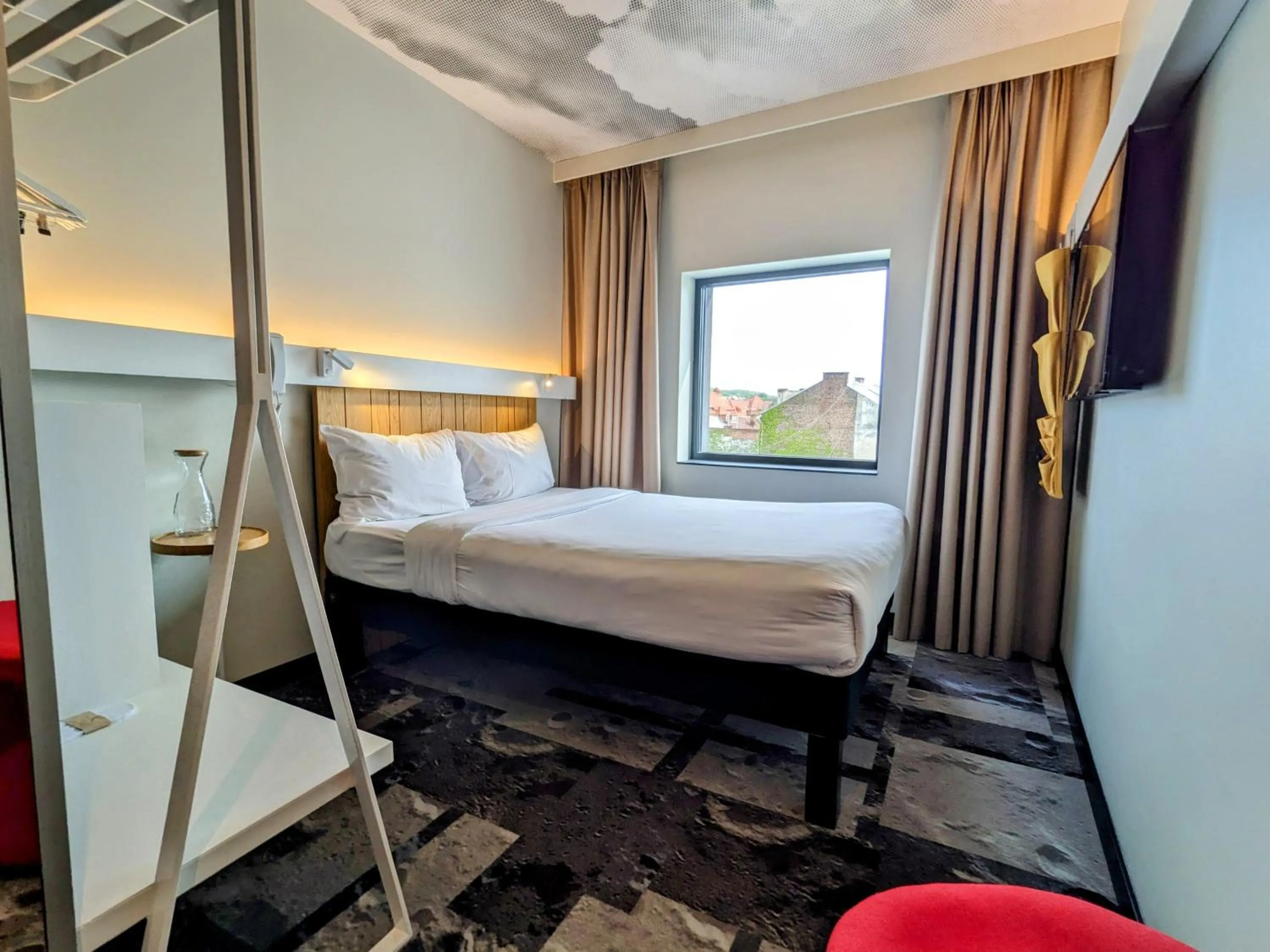 Bed in ibis Lviv Center