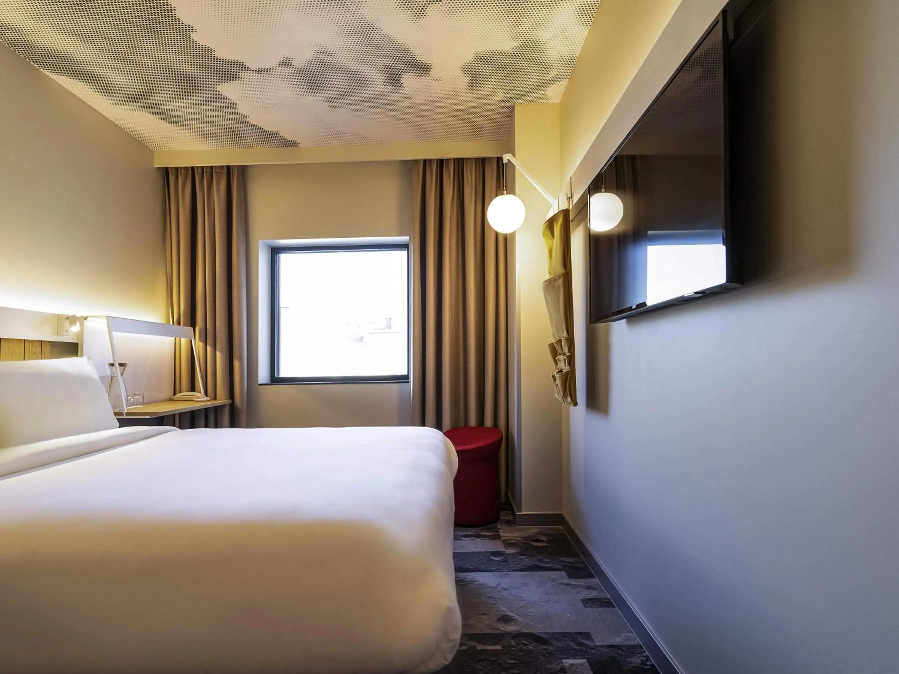 Bedroom, Bed in ibis Lviv Center