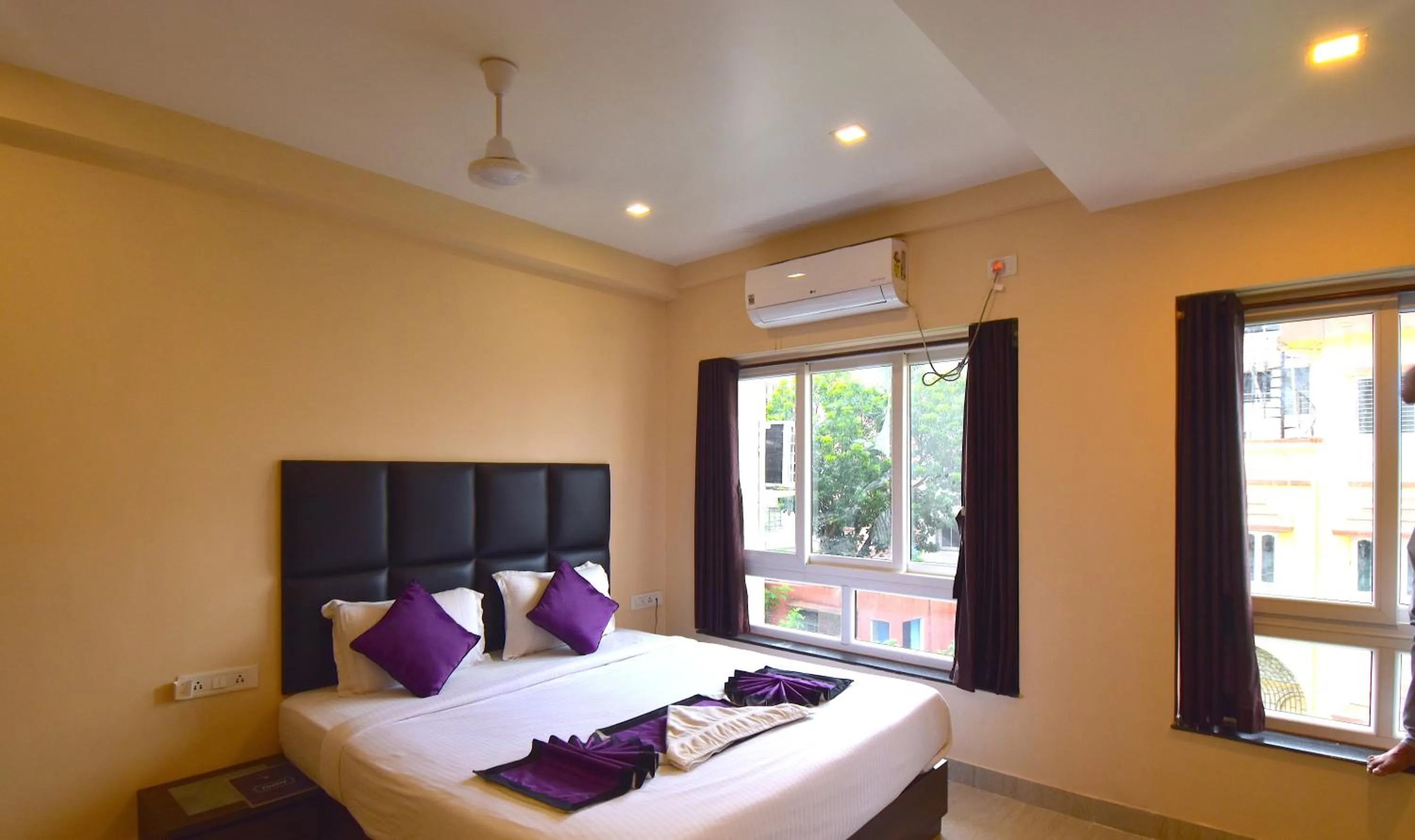 VIP, Bed in Sheldon Inn Kolkata