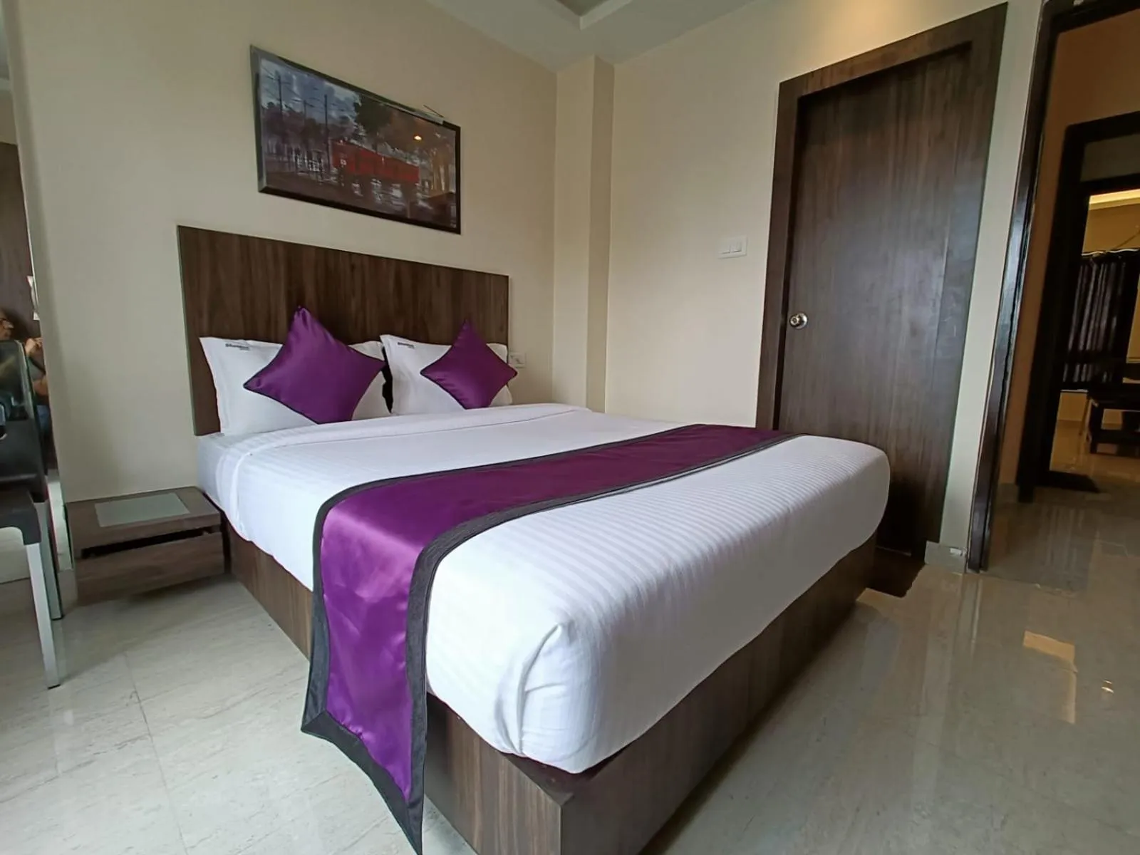 Bed in Sheldon Inn Kolkata