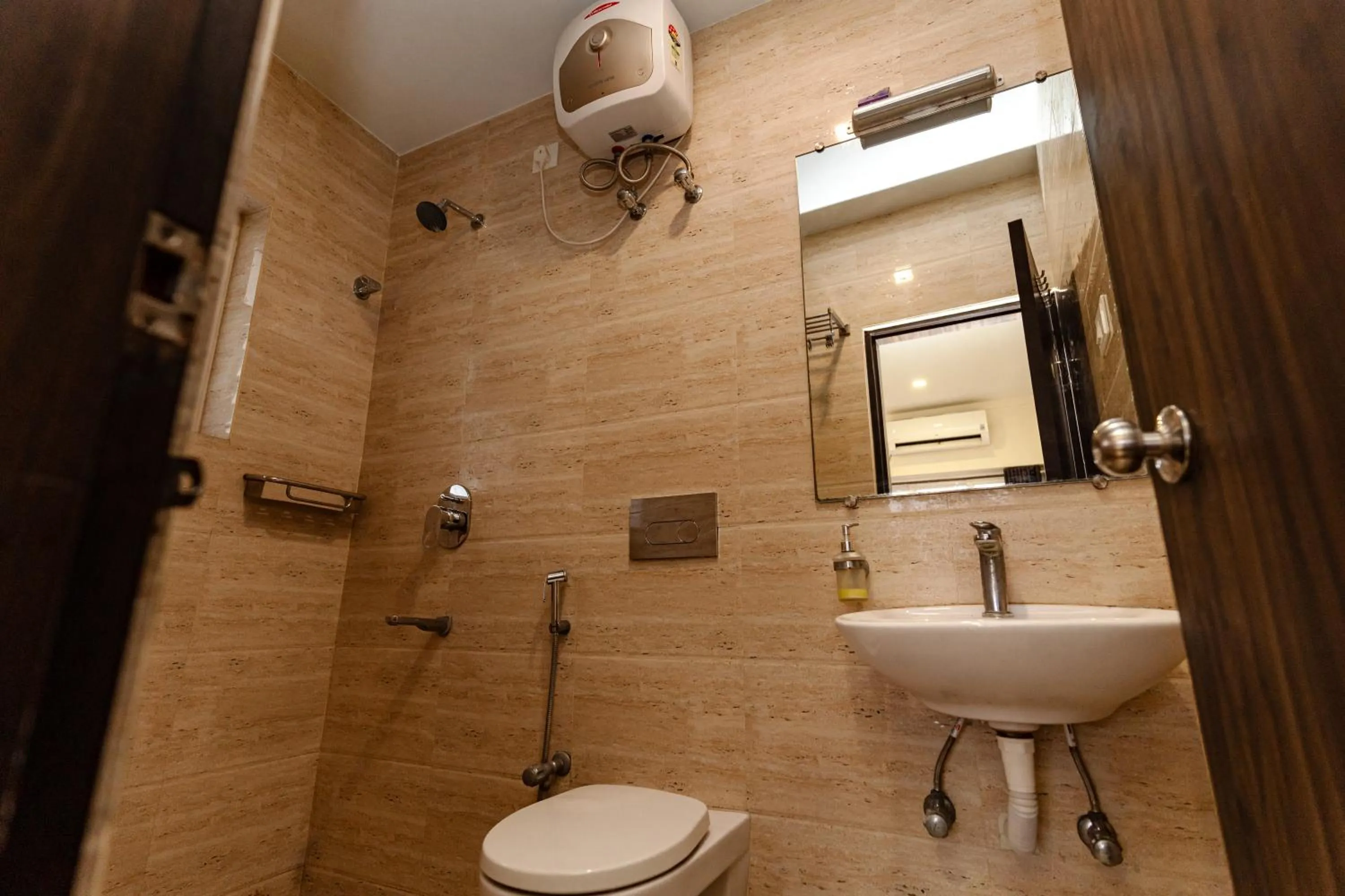 Bathroom in Sheldon Inn Kolkata