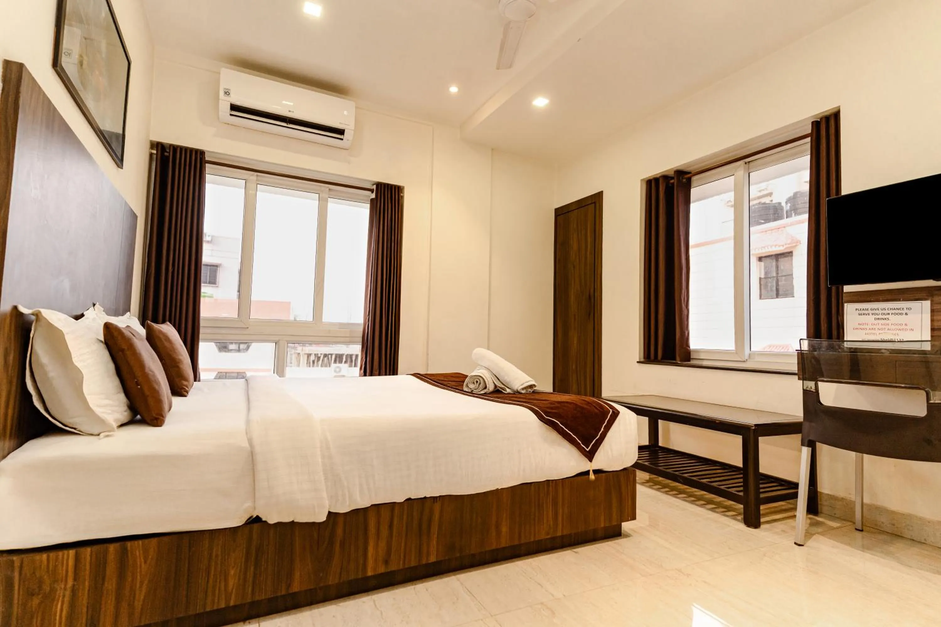 Bedroom, Bed in Sheldon Inn Kolkata