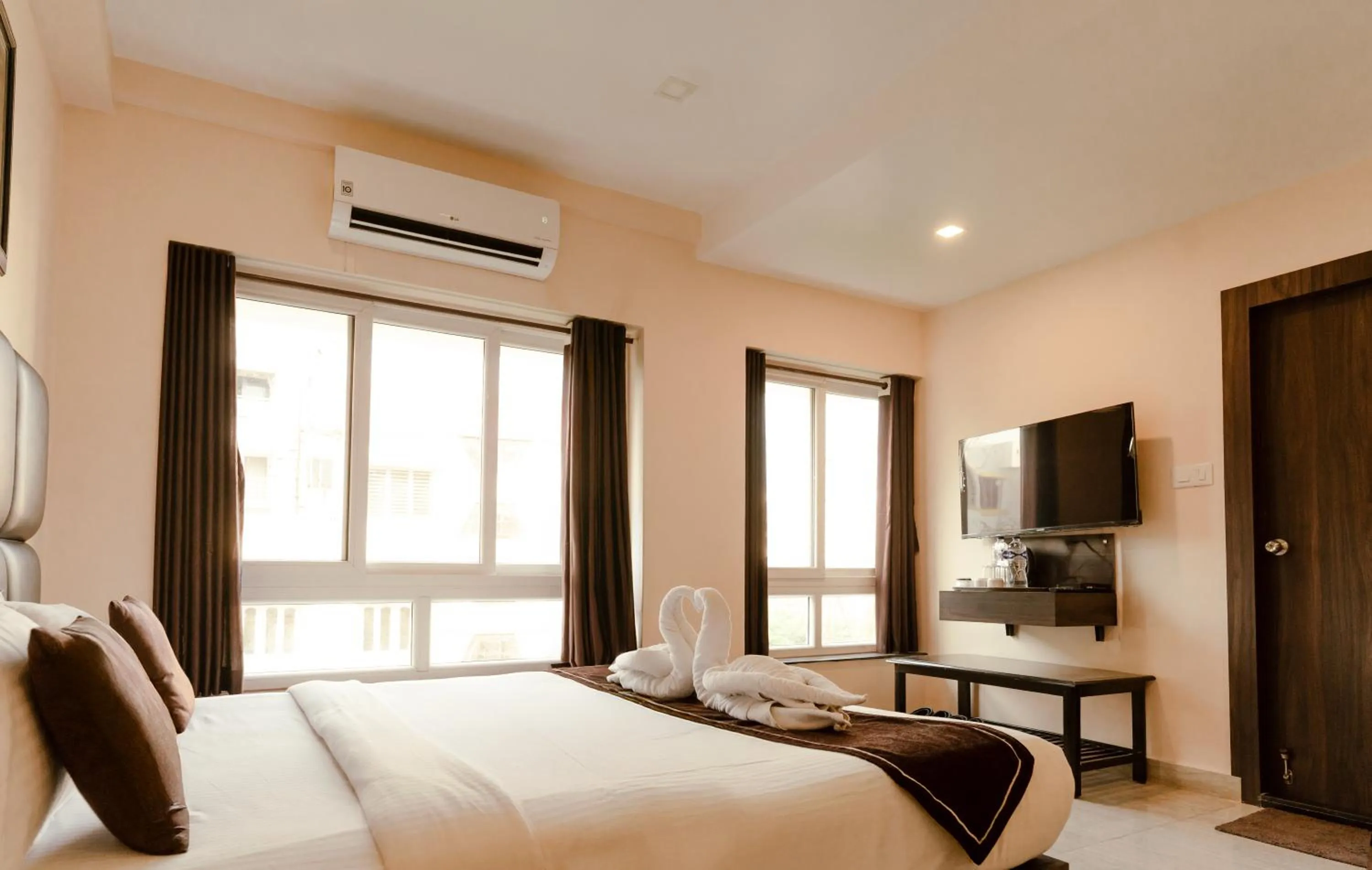 Bedroom, Bed in Sheldon Inn Kolkata