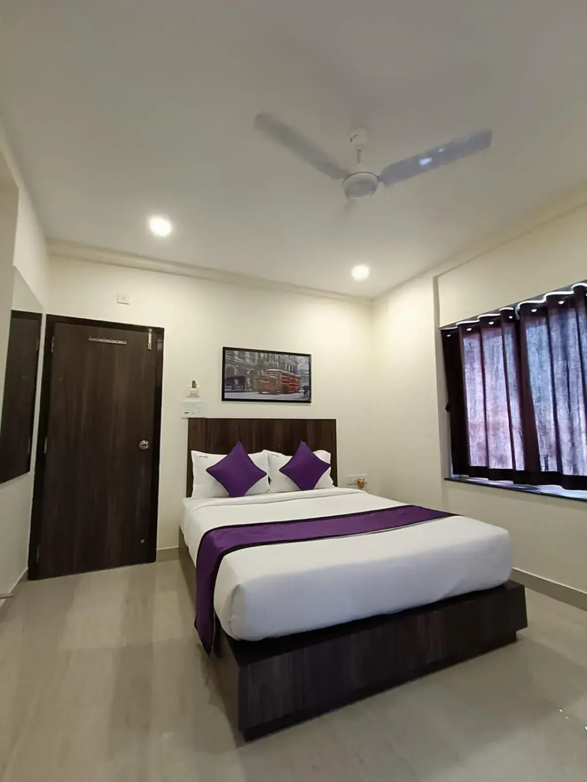 Bed in Sheldon Inn Kolkata Bed in Sheldon Inn Kolkata