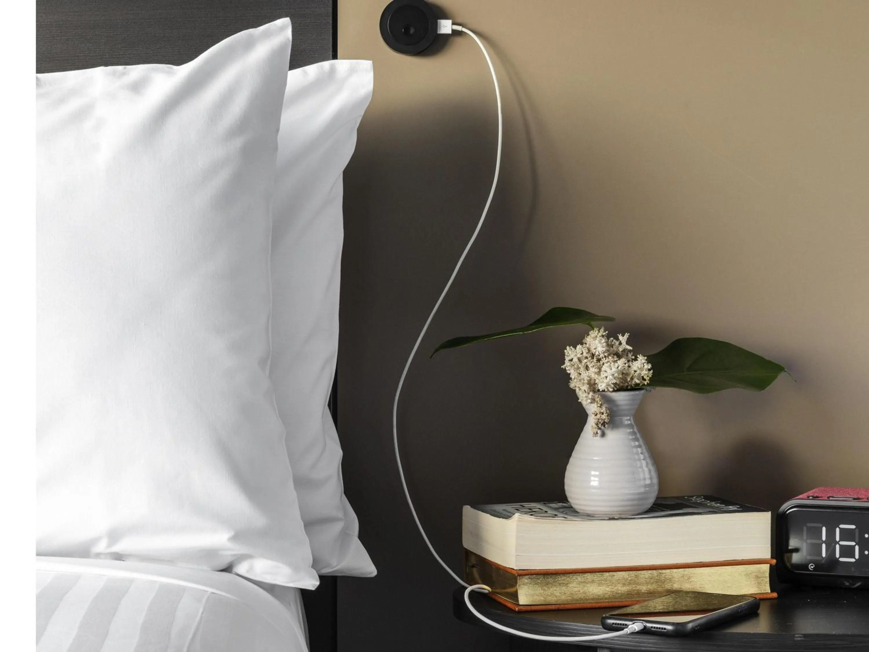 Bedroom, Bed in Novotel Devonport