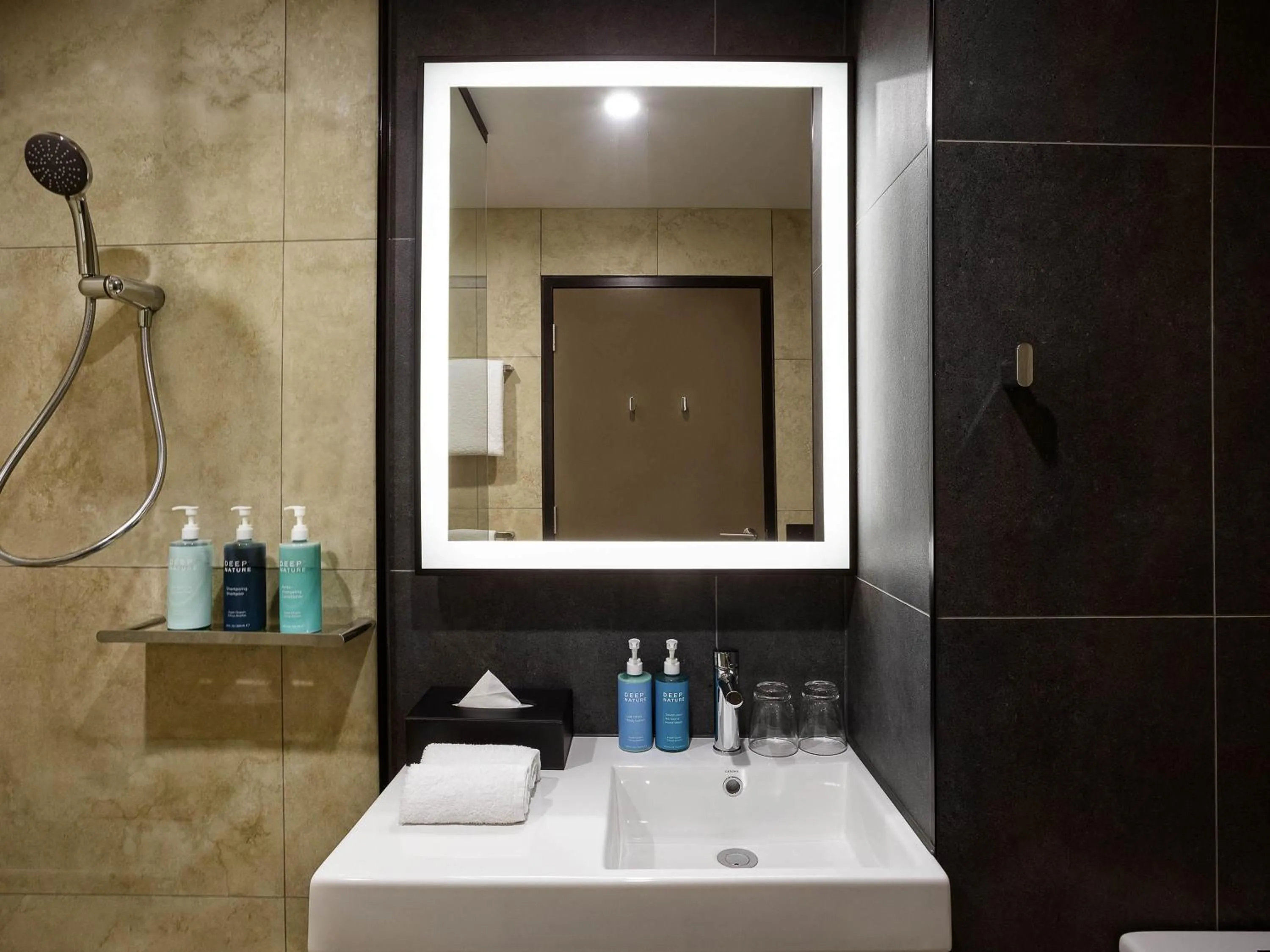 Bedroom in Novotel Devonport