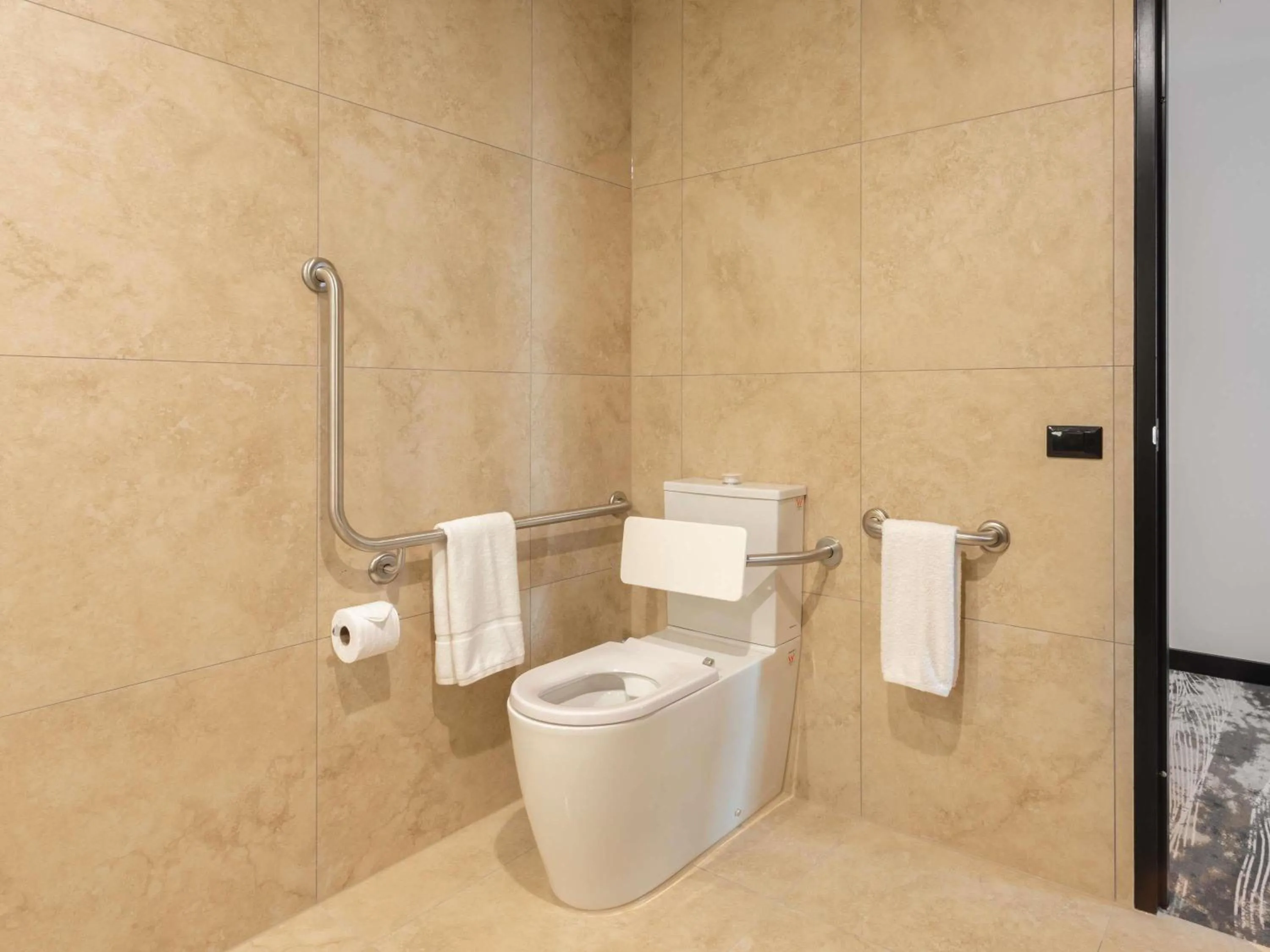 Bedroom in Novotel Devonport