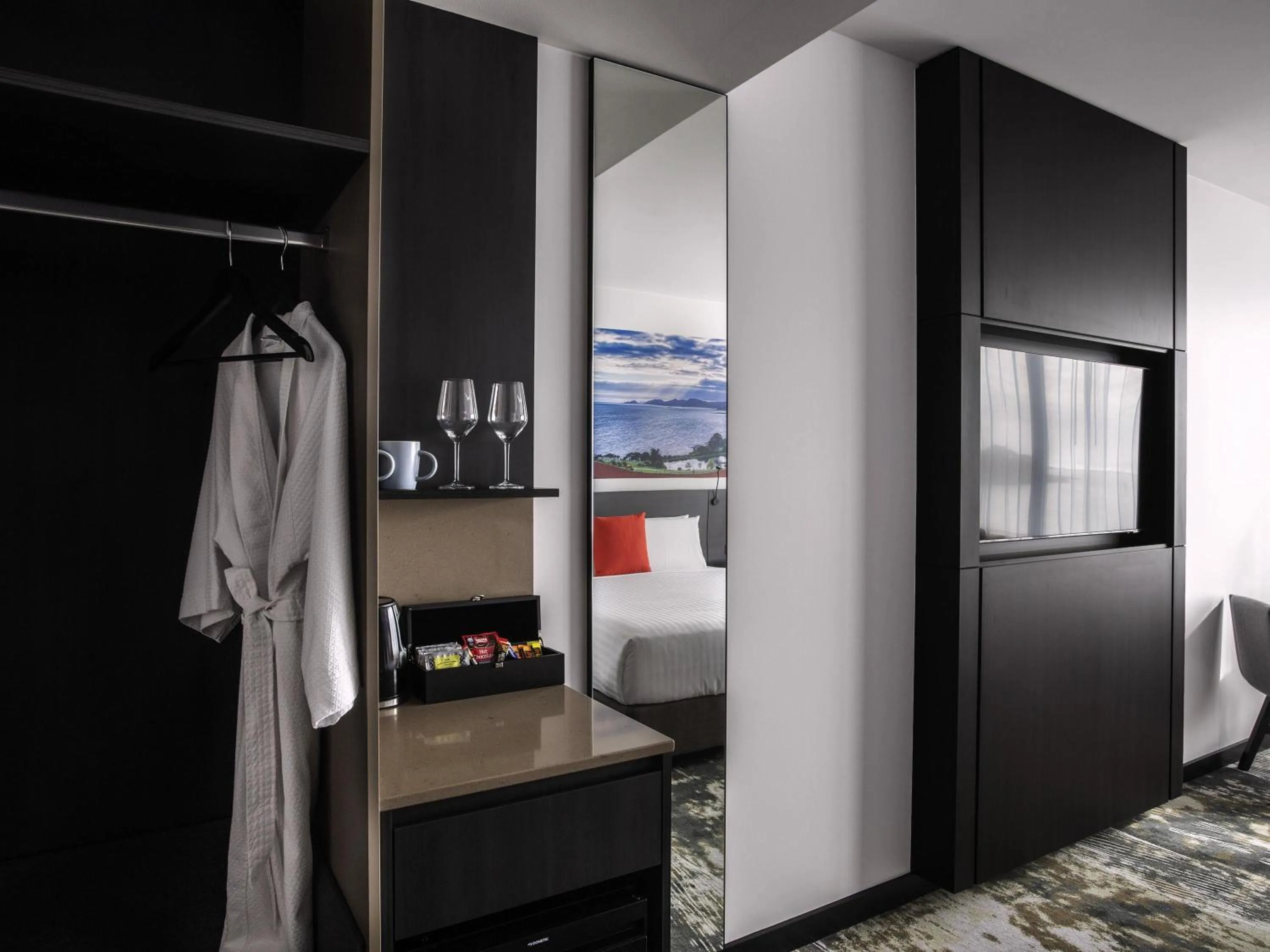 Bedroom, Bed in Novotel Devonport