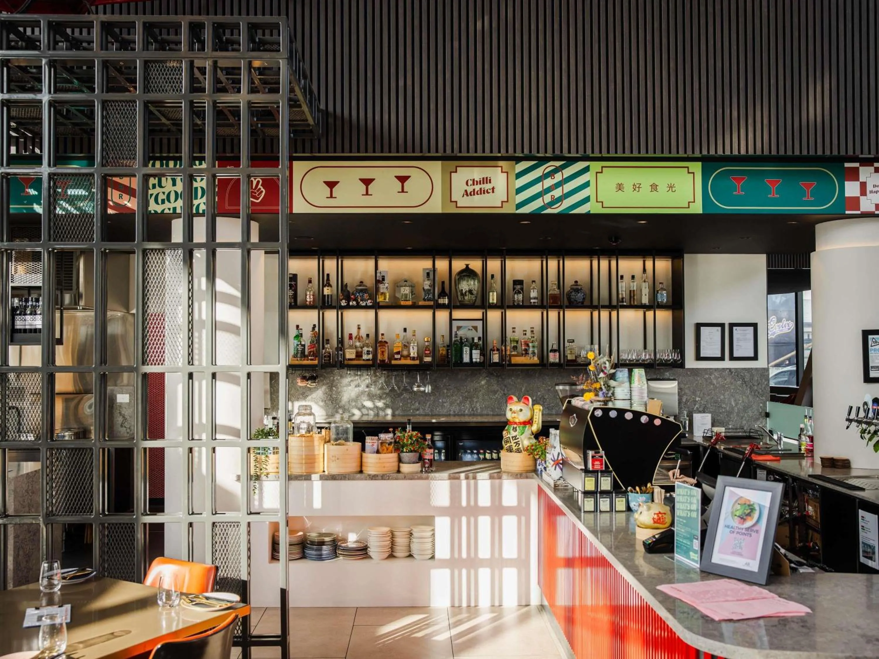 Lounge or bar in Novotel Devonport