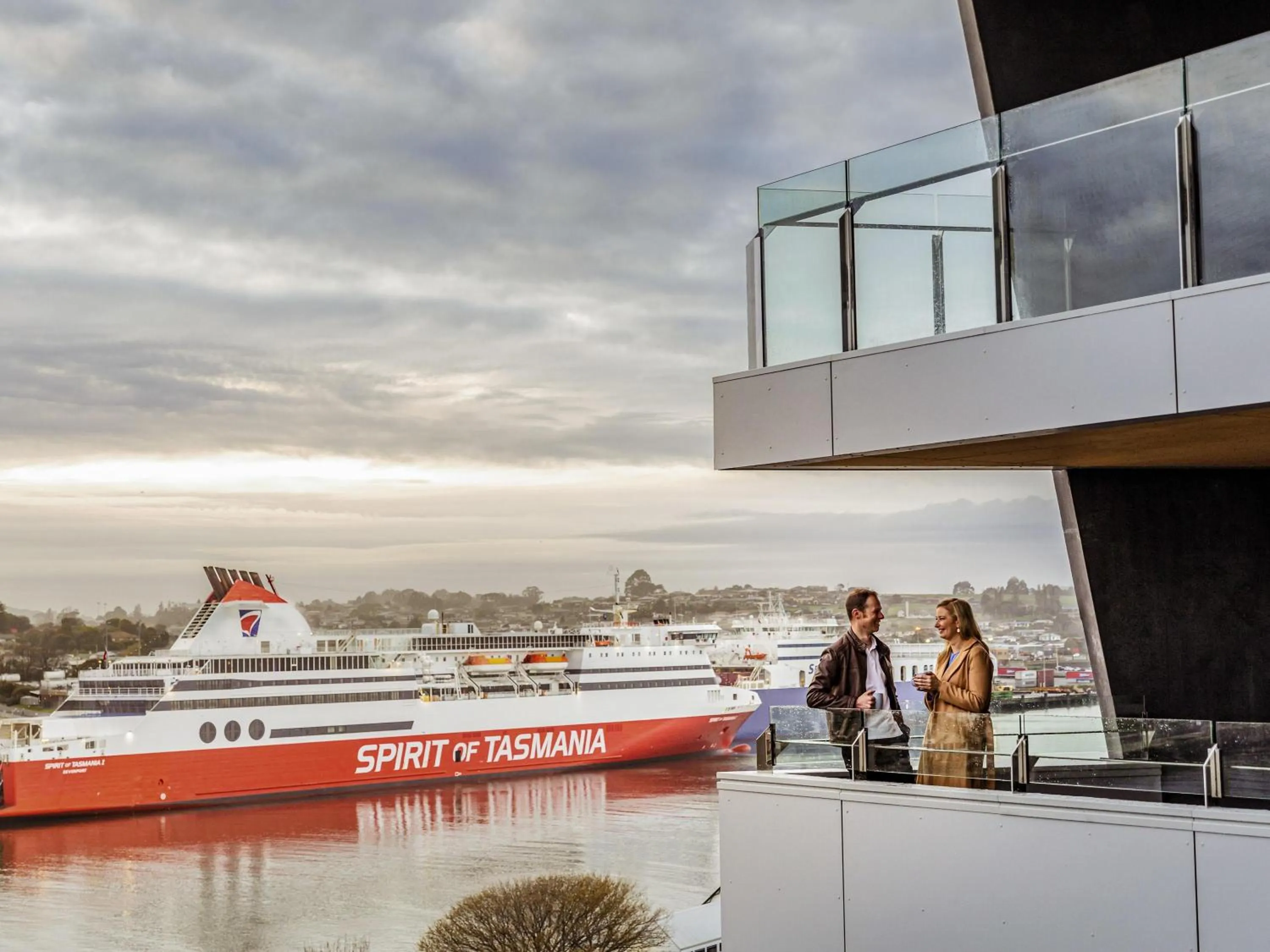Photo of the whole room in Novotel Devonport