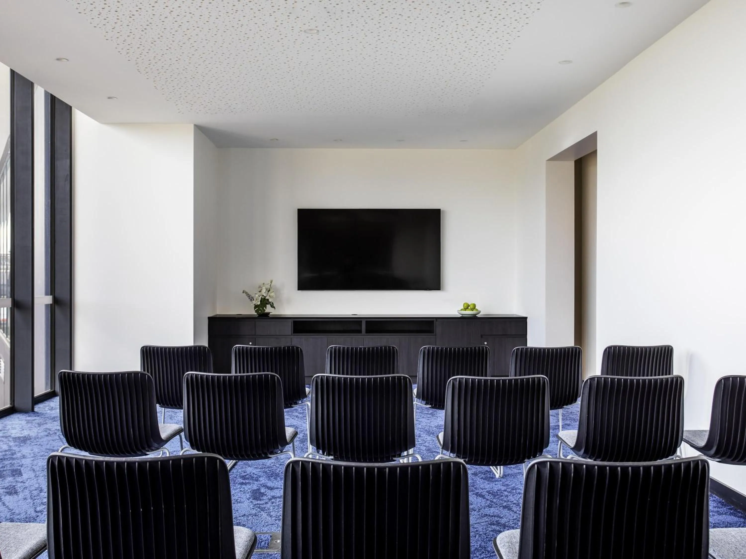 Meeting/conference room in Novotel Devonport