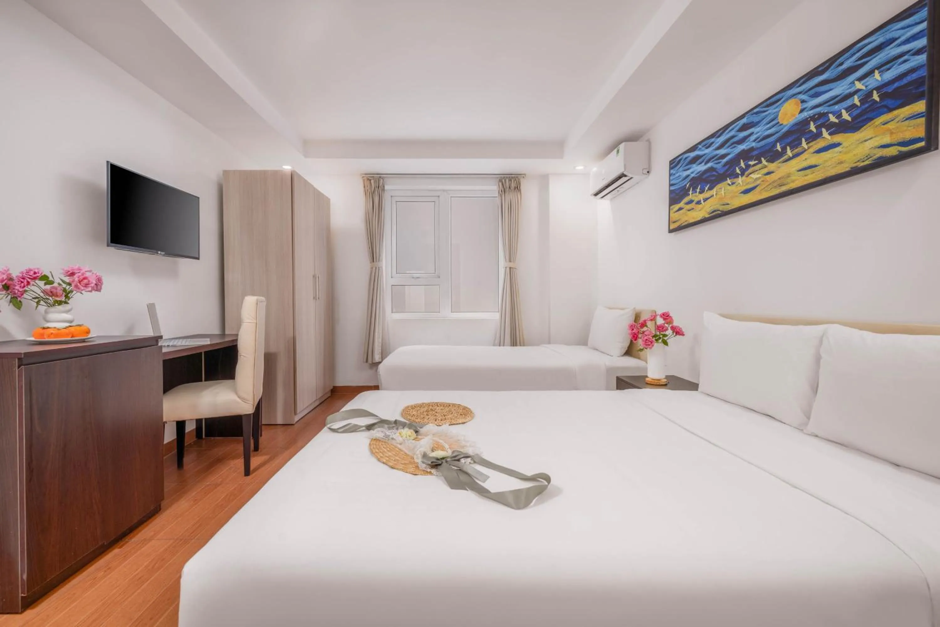 Communal lounge/ TV room, Bed in Haya Hotel