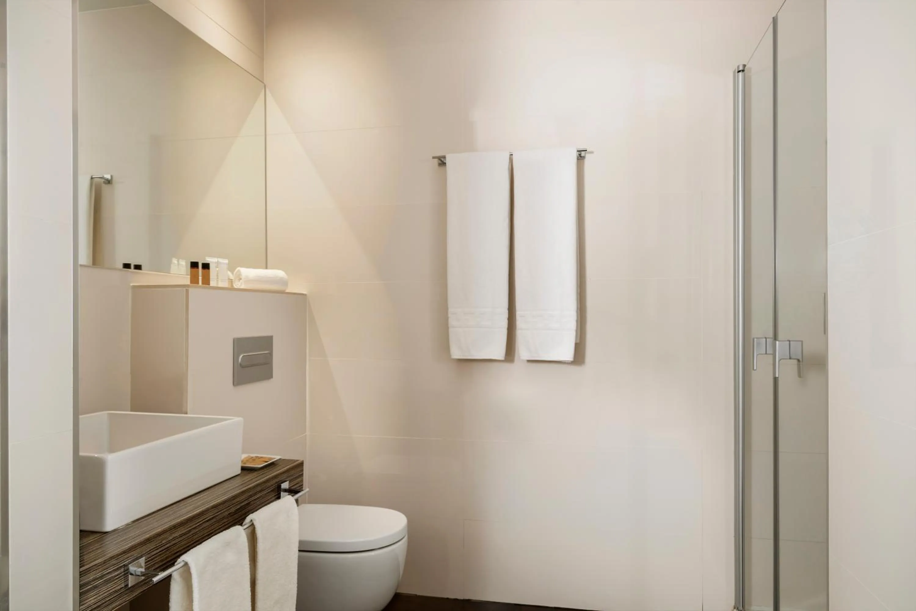 Shower in Aerotel Madrid Airport - Terminal 4