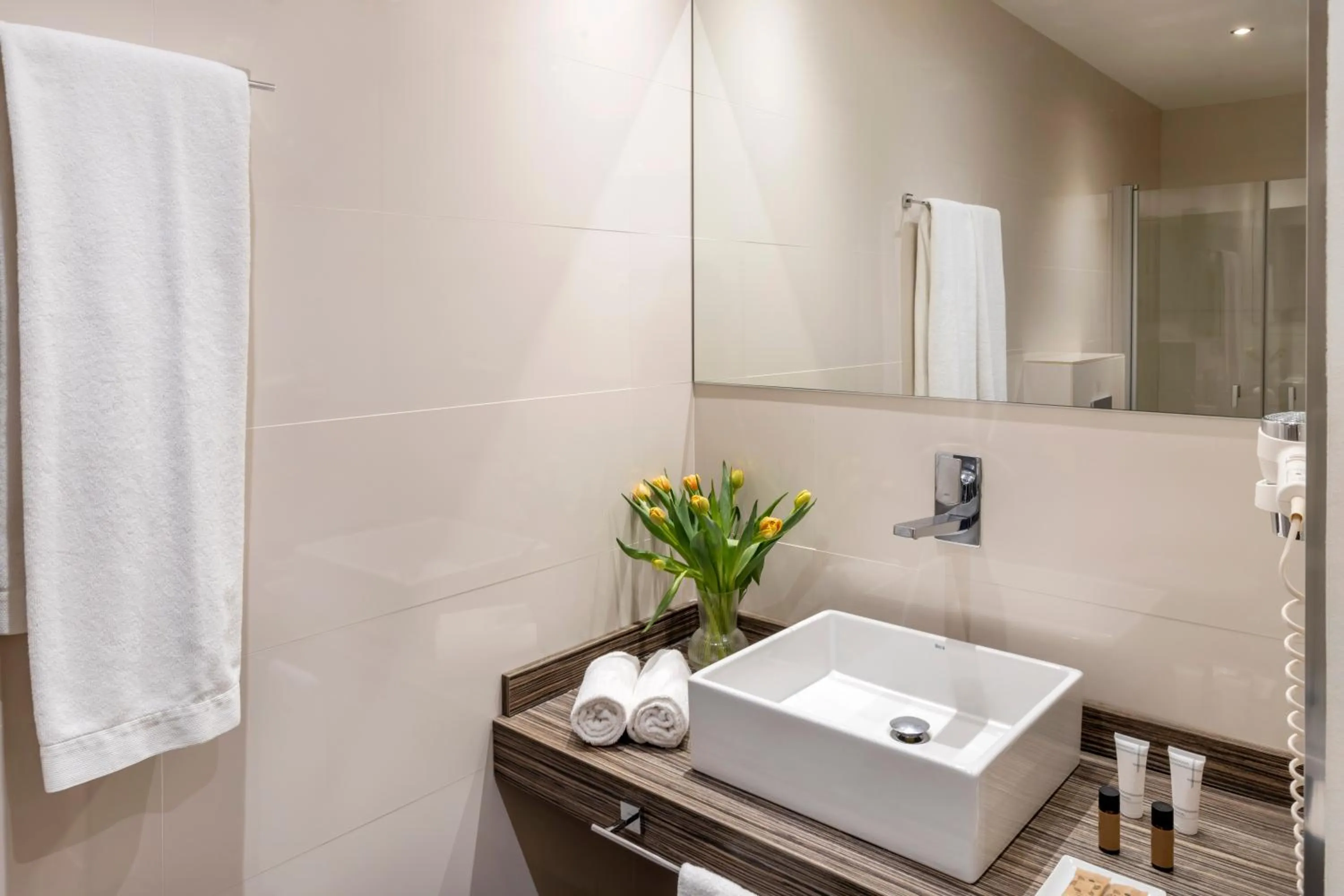 Shower in Aerotel Madrid Airport - Terminal 4