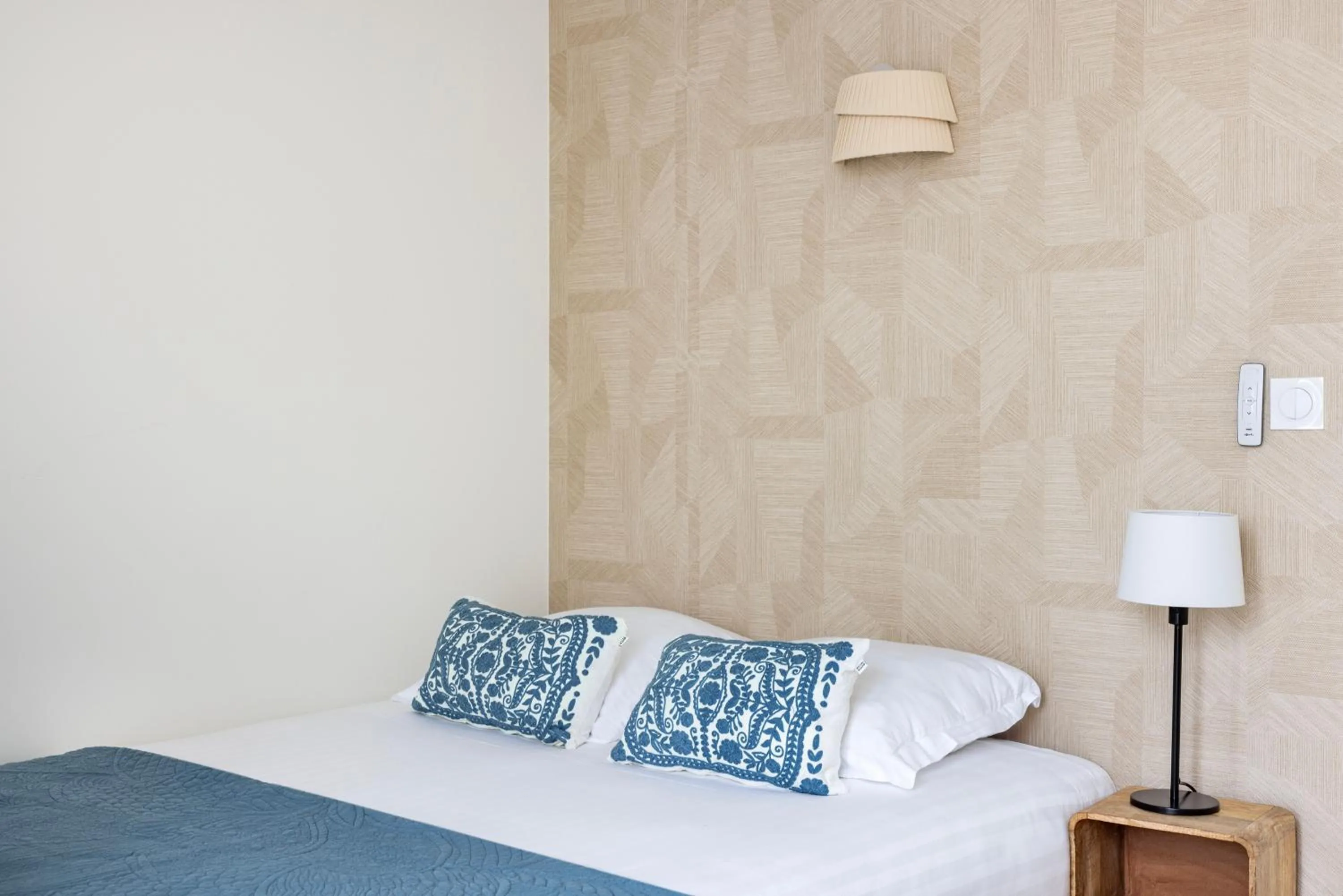 Bed in Appart Hôtel Résidence Courcelle