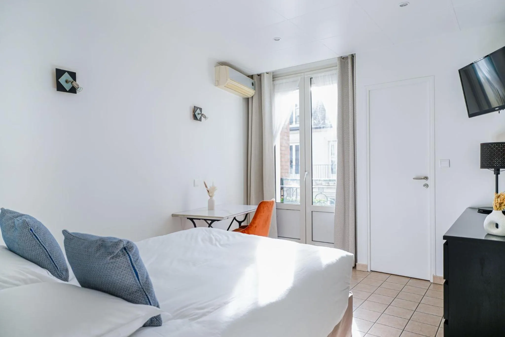 Bed in Appart Hôtel Résidence Courcelle