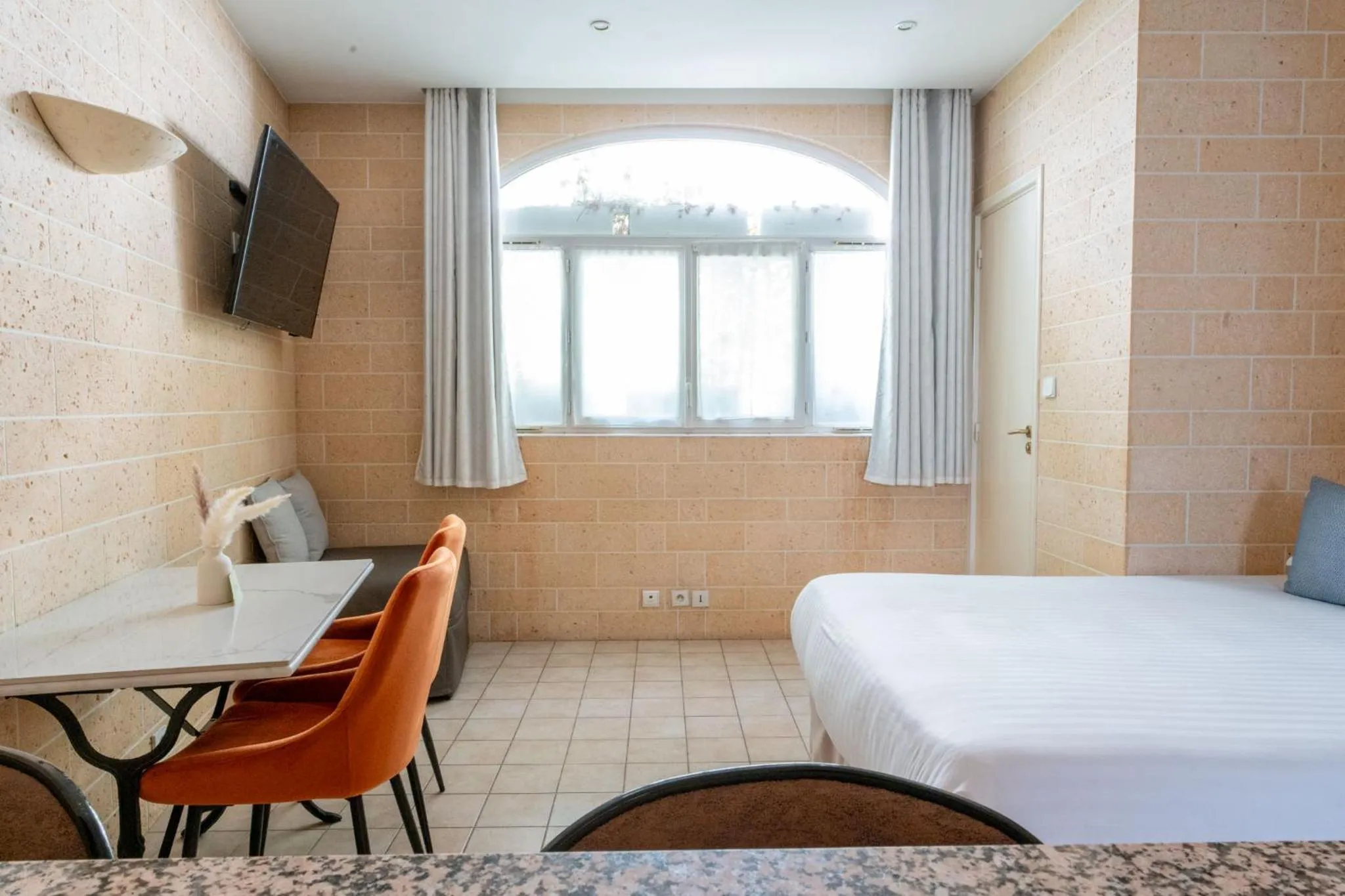 Bed in Appart Hôtel Résidence Courcelle