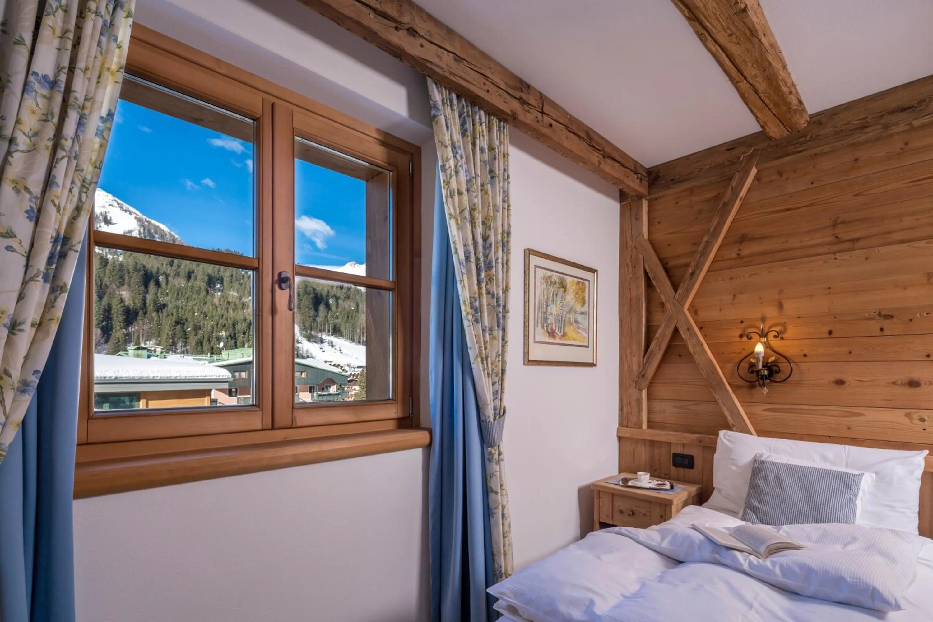 View (from property/room), Bed in Hotel Chalet Del Sogno
