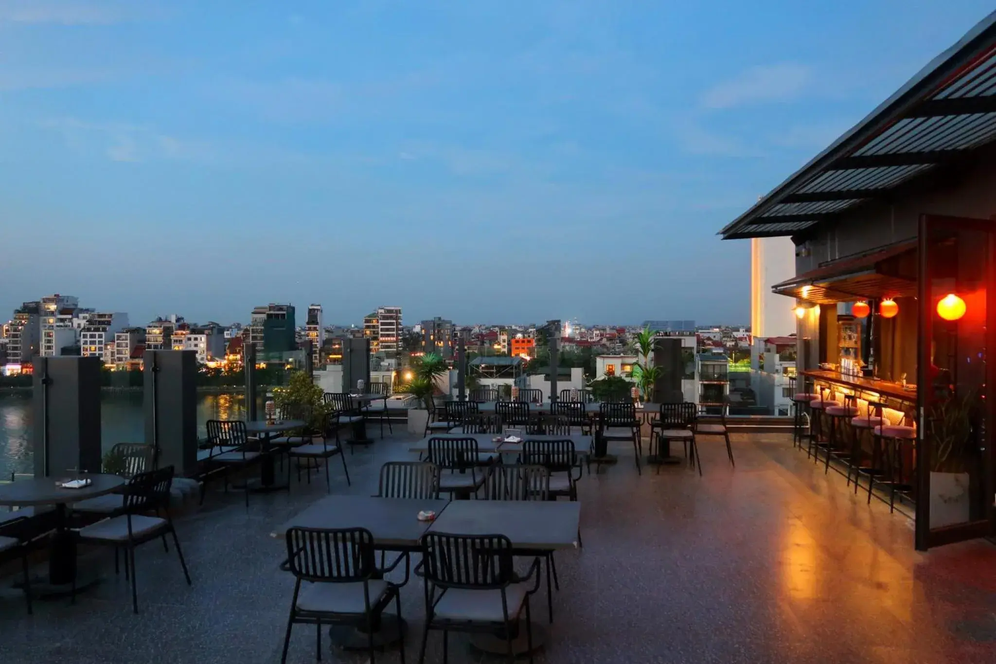 Restaurant/places to eat in Margaery Boutique Apartment & Skyon9 Rooftop Bar Restaurant/places to eat in Margaery Boutique Apartment & Skyon9 Rooftop Bar