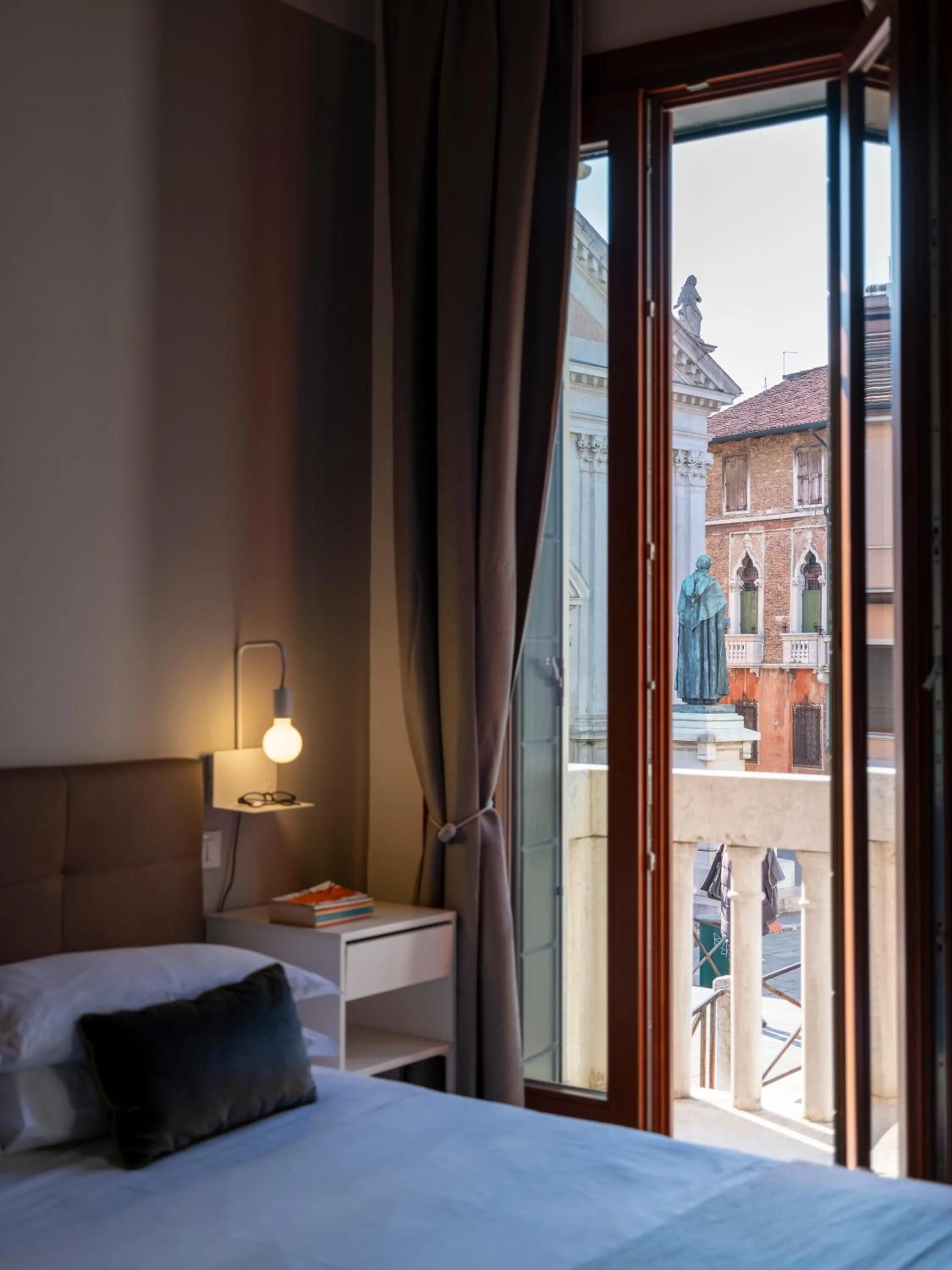 View (from property/room), Bed in Foscà Venice Rooms