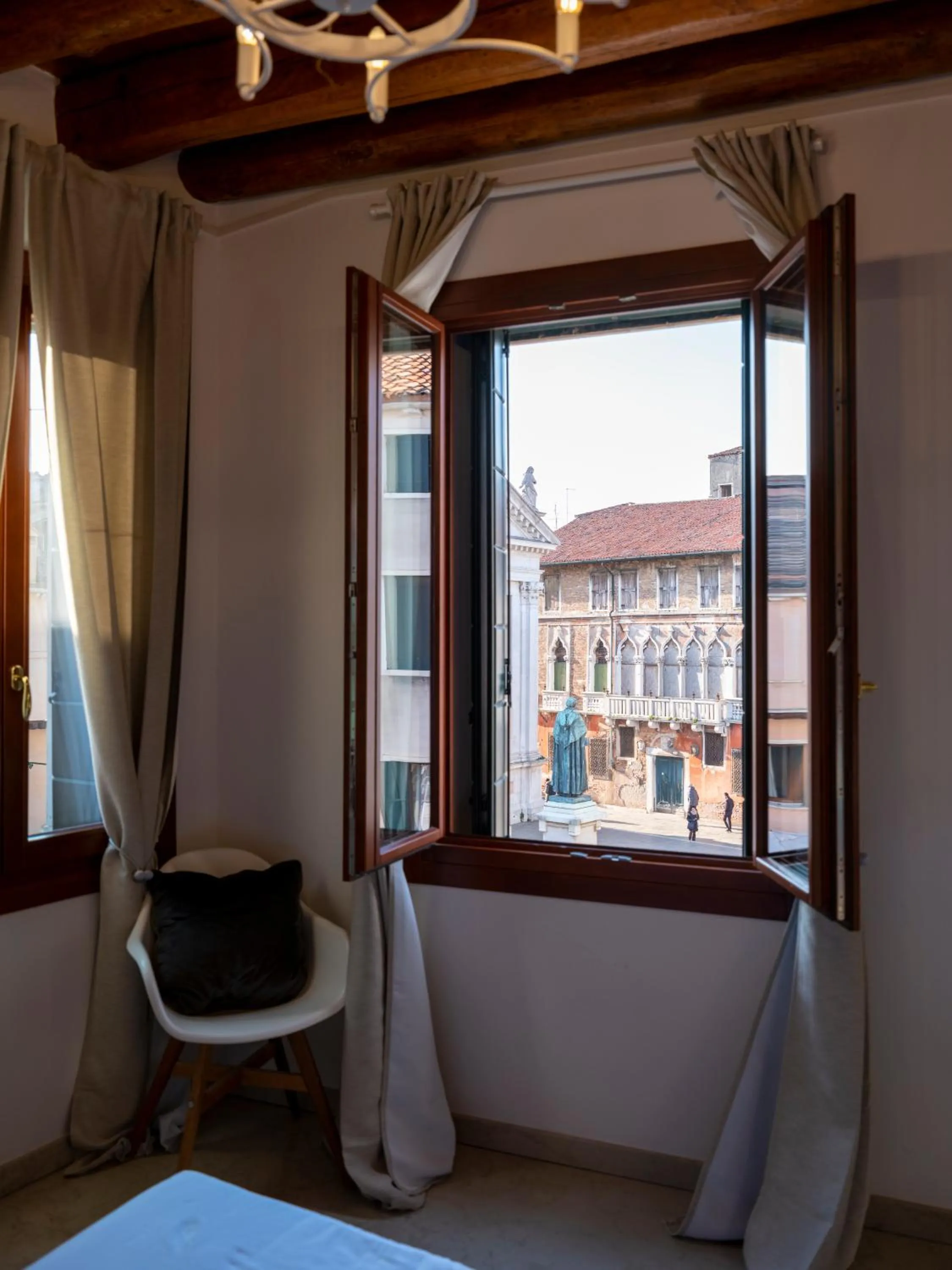 View (from property/room), Bed in Foscà Venice Rooms
