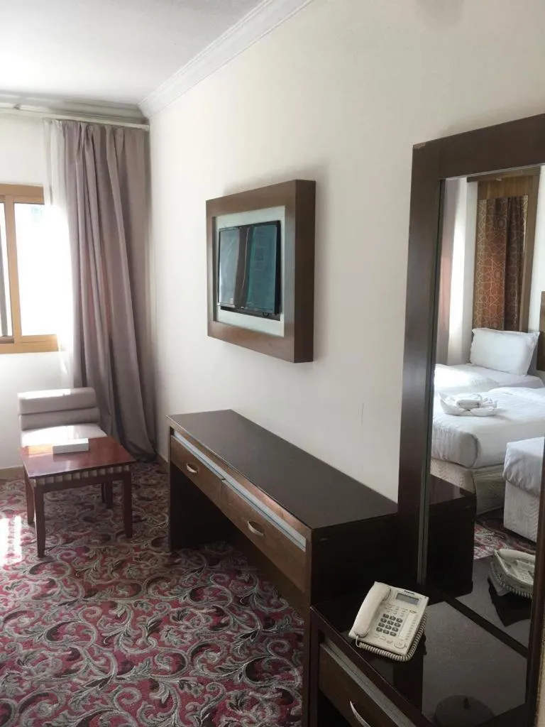 Bedroom, Bed in Sky View Hotel, Madinah