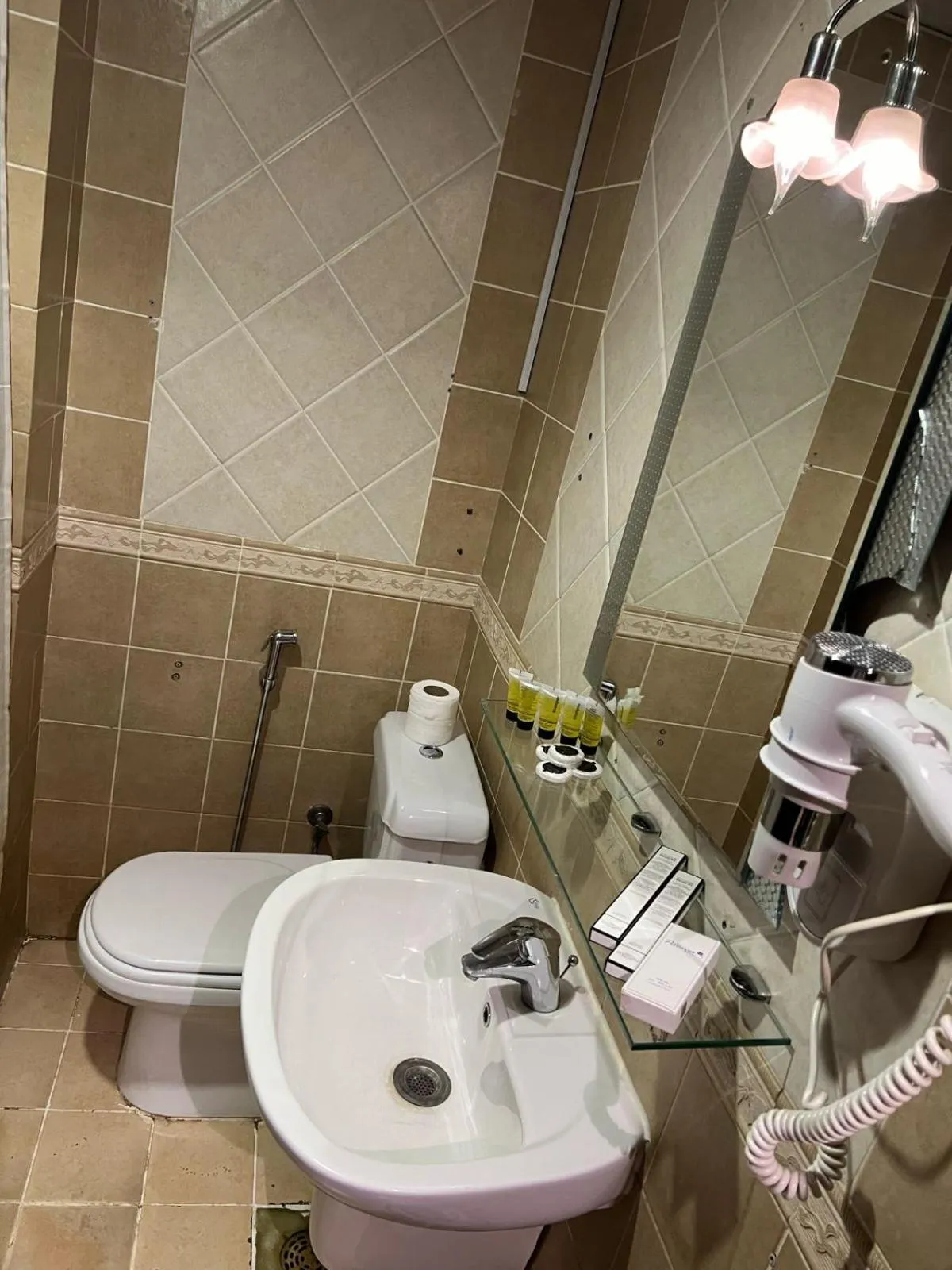 Toilet in Sky View Hotel, Madinah