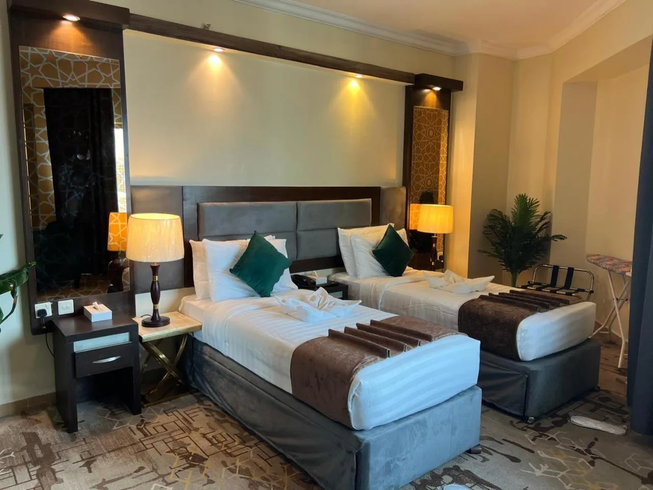 Bedroom, Bed in Sky View Hotel, Madinah