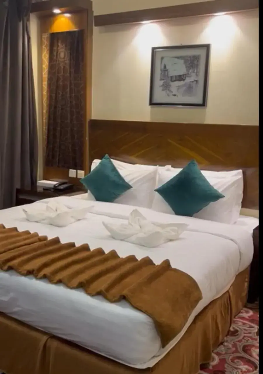 Bedroom, Bed in Sky View Hotel, Madinah Bedroom, Bed in Sky View Hotel, Madinah