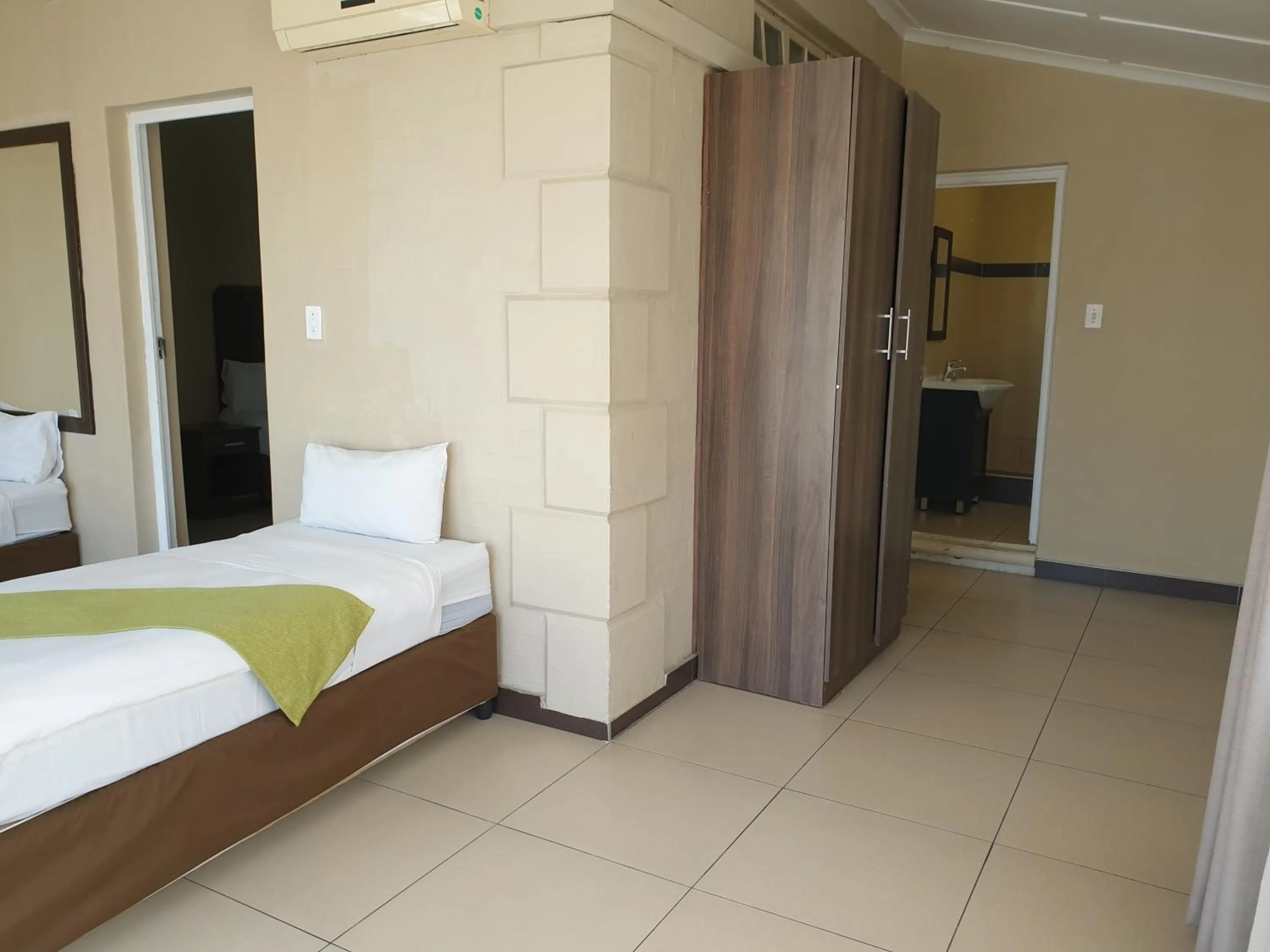Shower, Bed in Cube Hotel