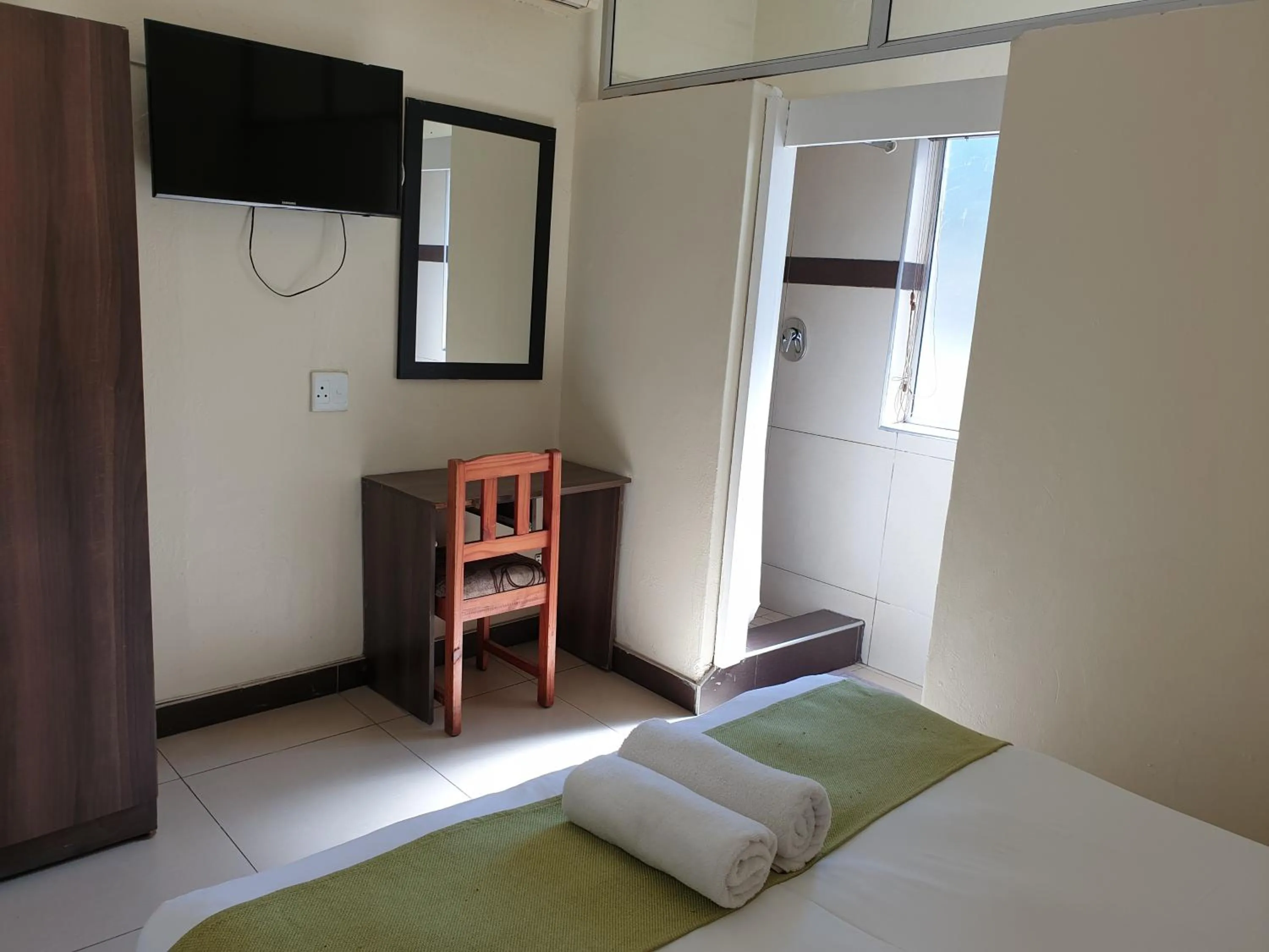 Shower, Bed in Cube Hotel
