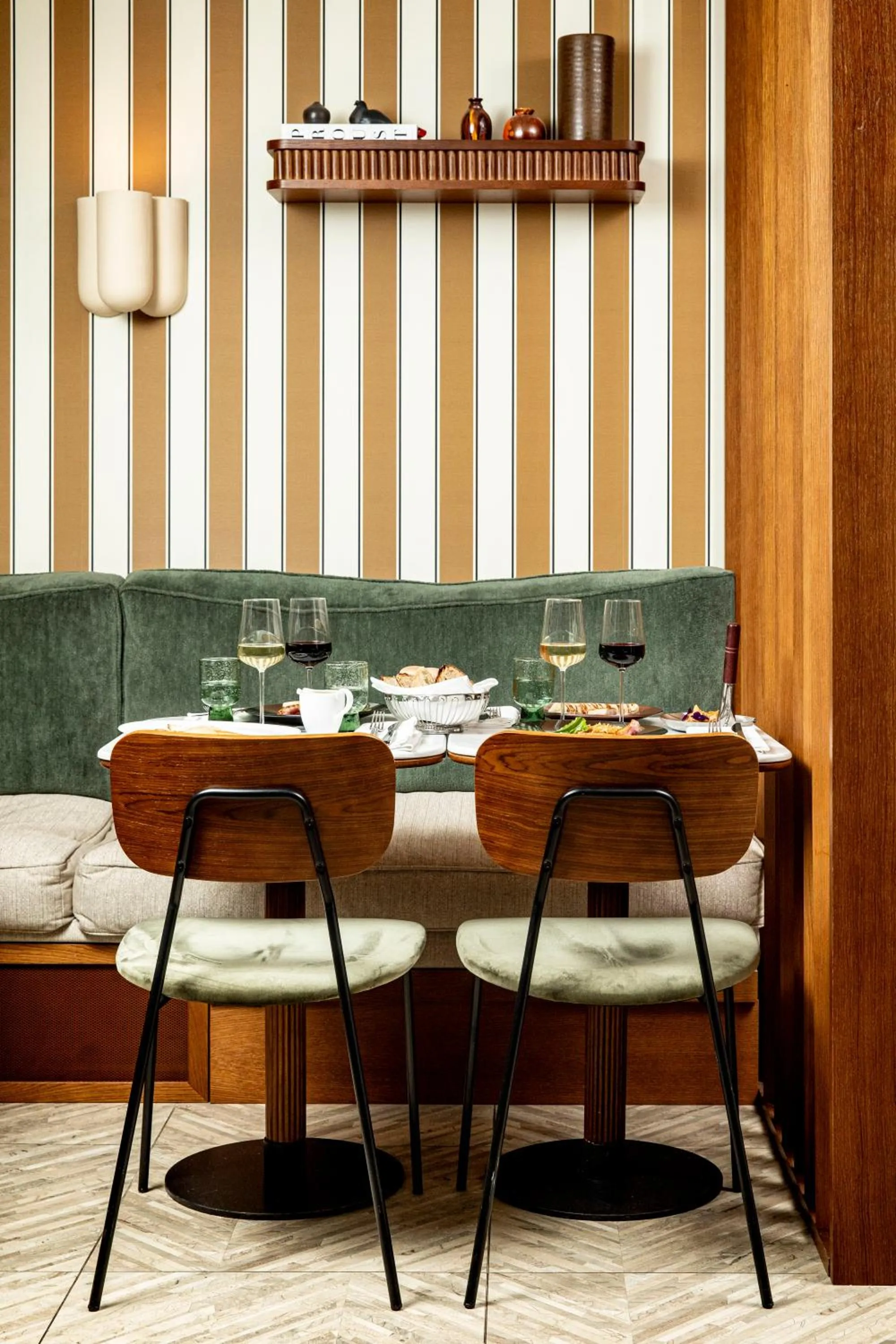 Restaurant/places to eat in Padam Hôtel