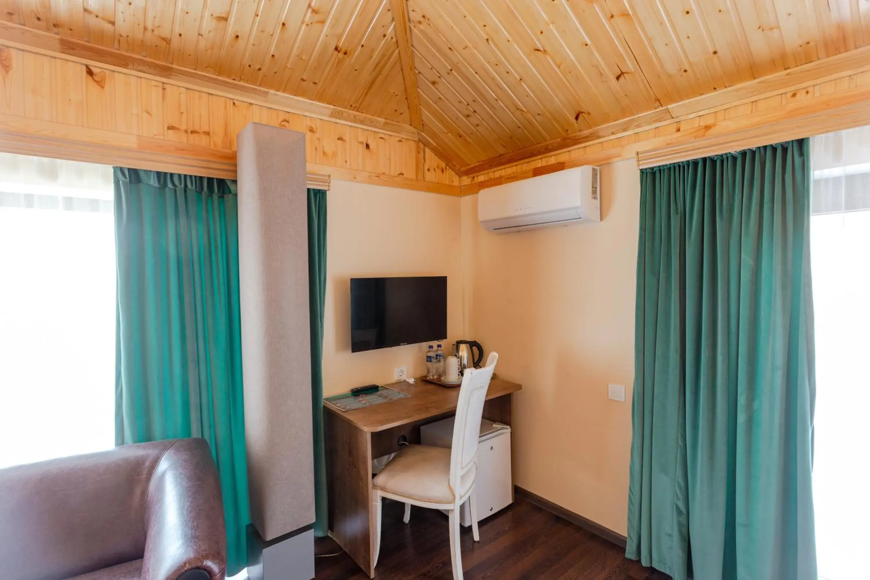 Triple Room with Mountain View in Maajid Quba Hotel&Restaurant Sanatorium Triple Room with Mountain View in Maajid Quba Hotel&Restaurant Sanatorium