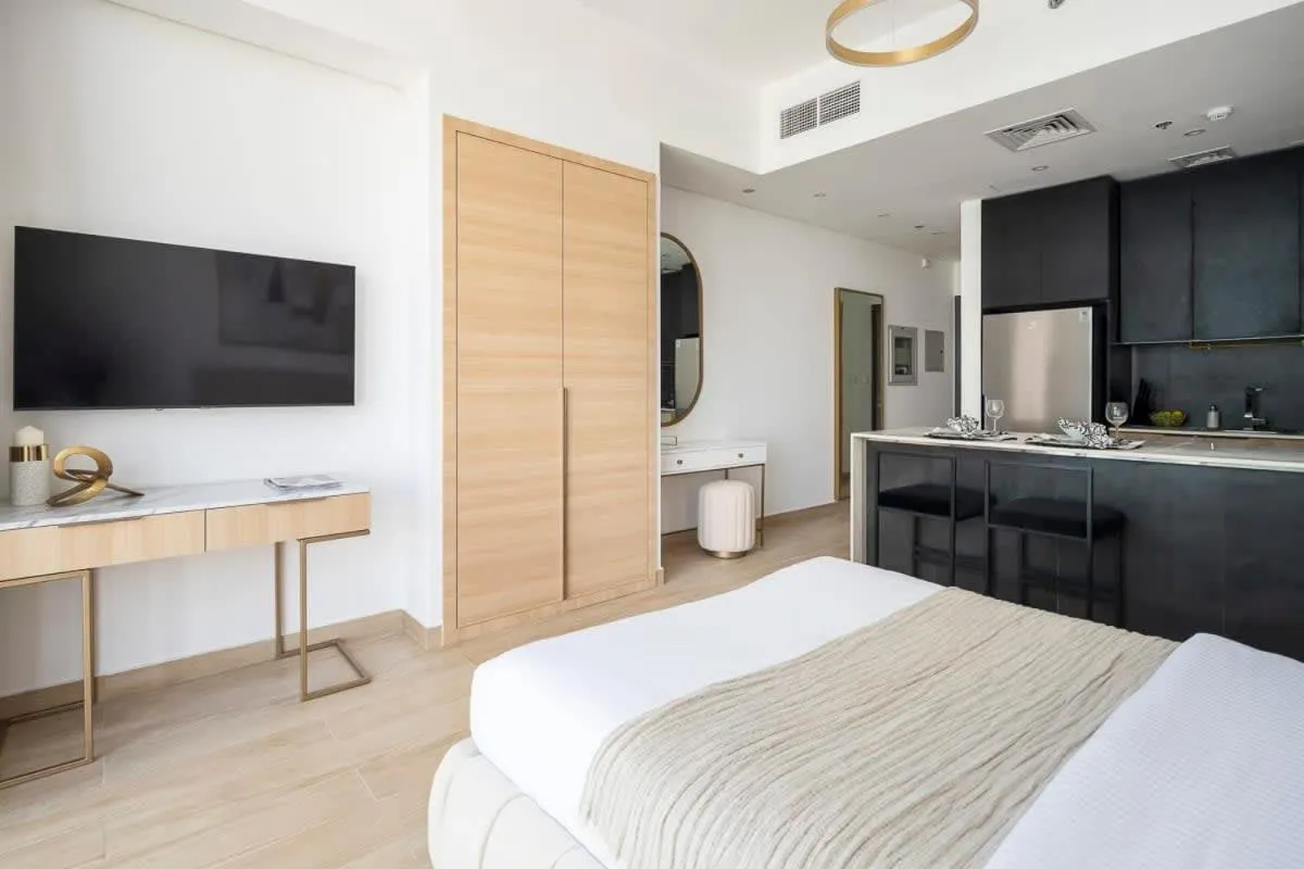 Bed in Frank Porter - Regina Tower