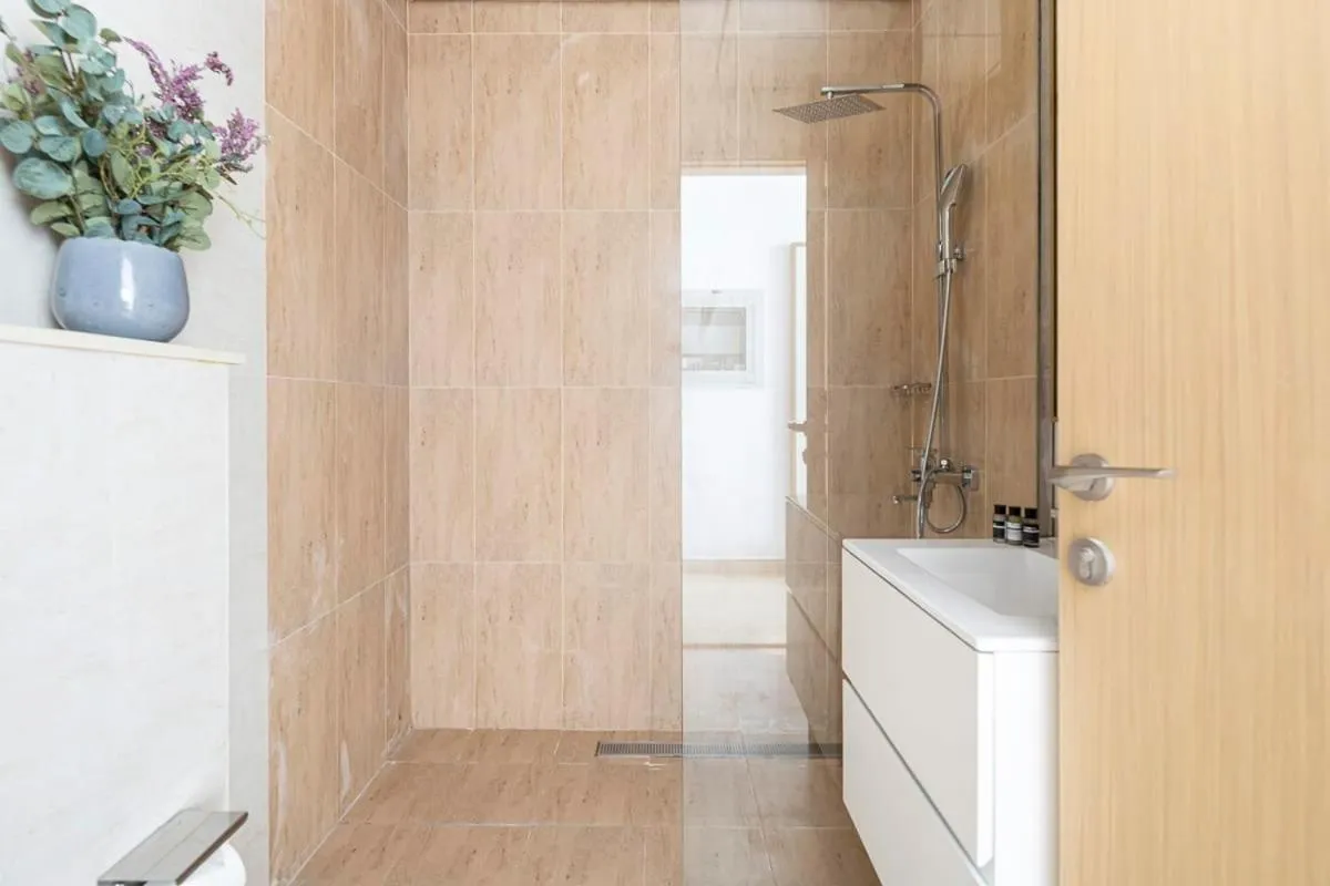 Bathroom in Frank Porter - Regina Tower