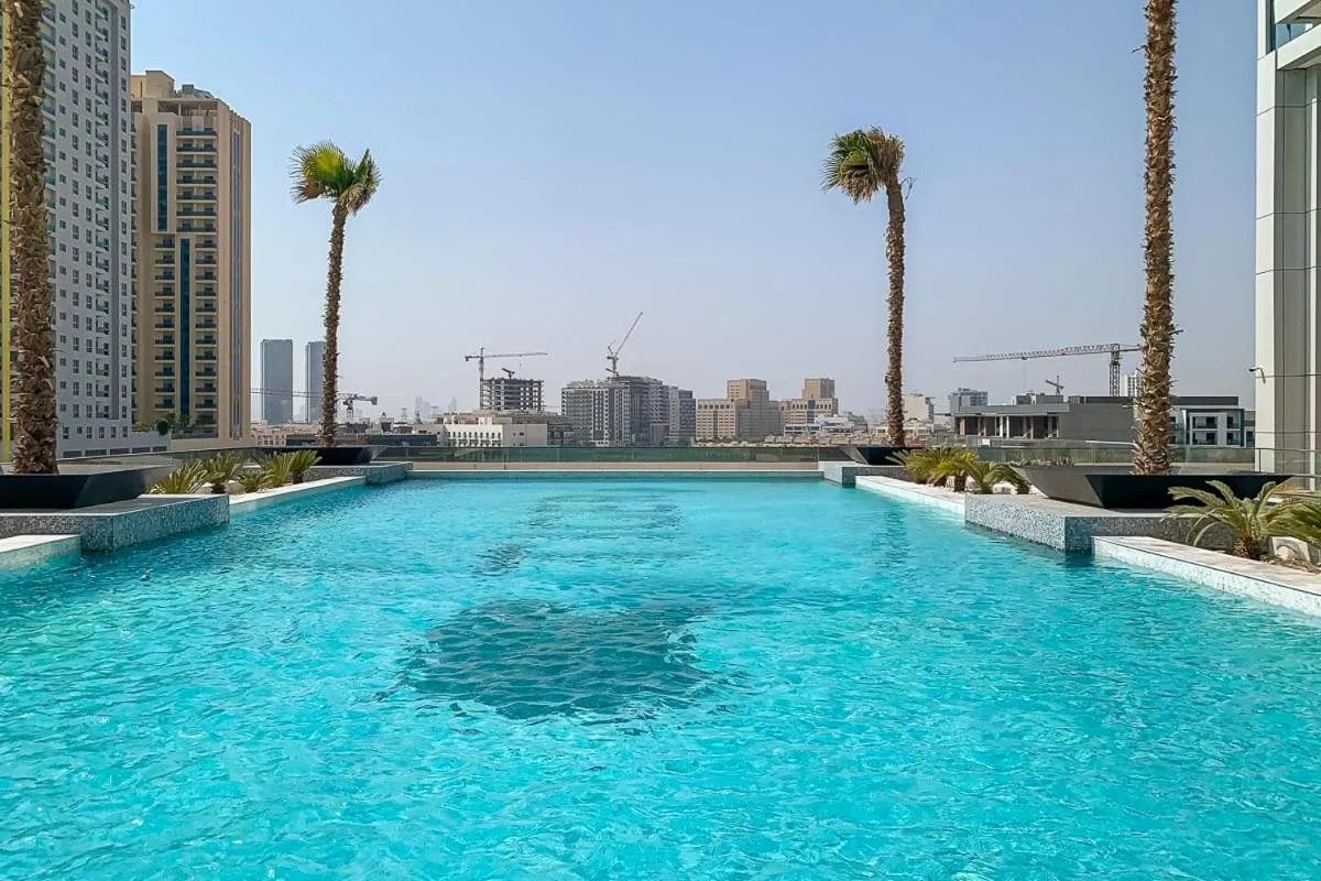Swimming pool in Frank Porter - Regina Tower