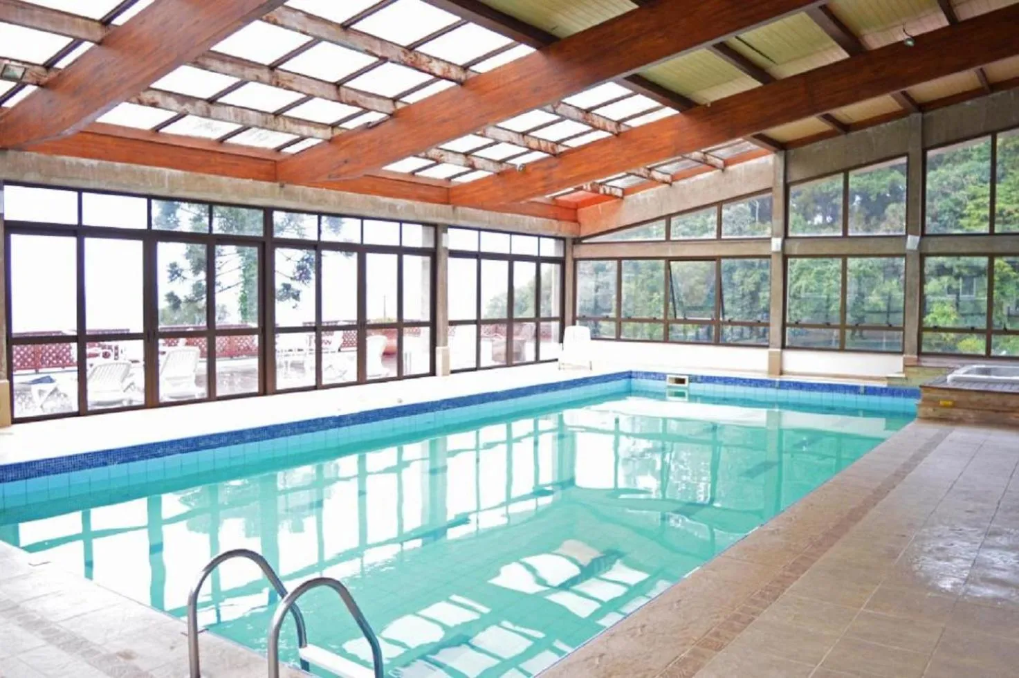 Swimming pool in Flat em Gramado