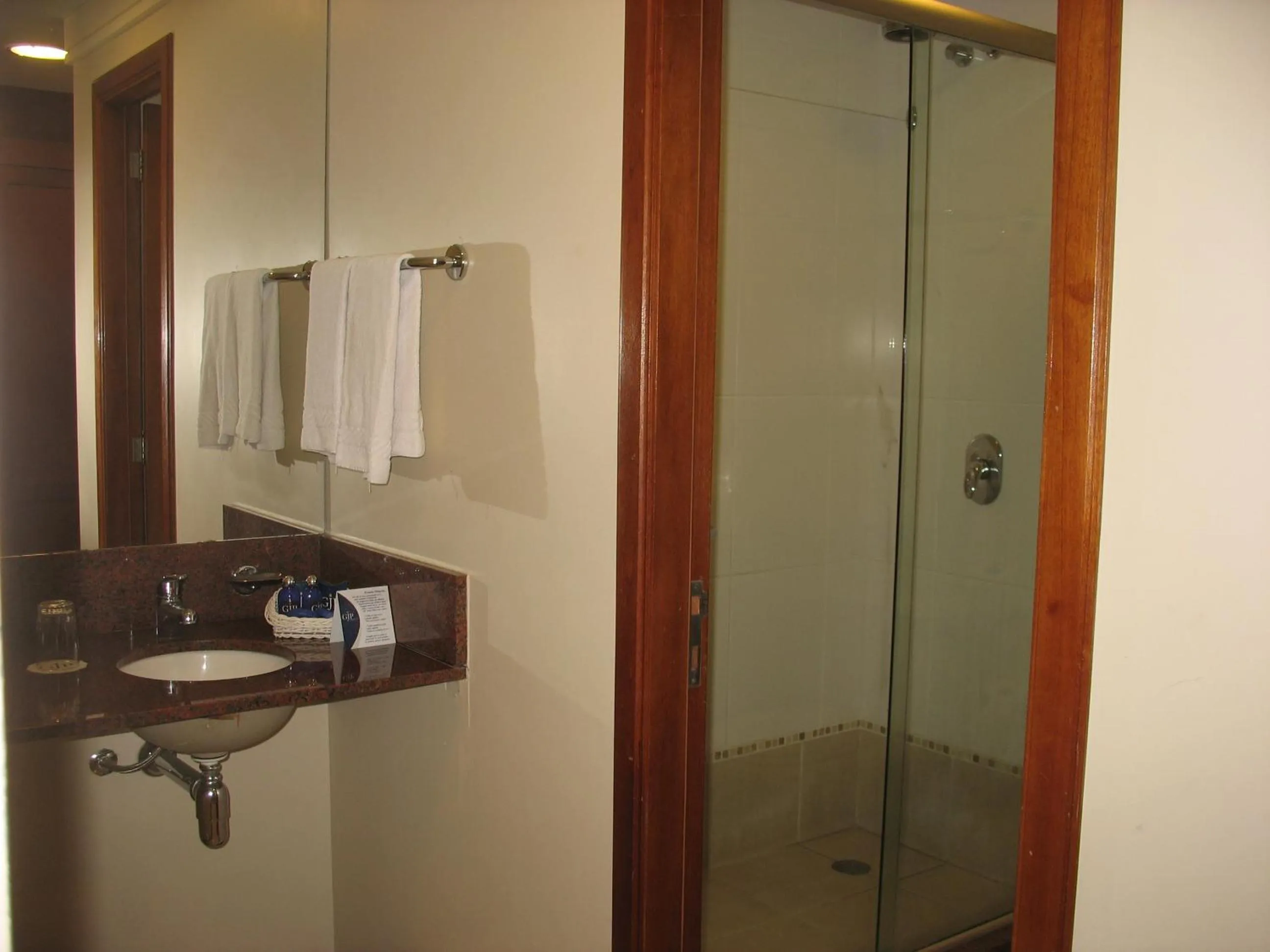 Bathroom in Flat em Gramado