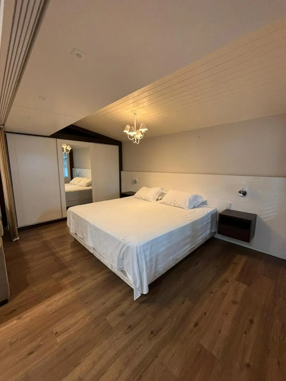 Bedroom, Bed in Flat em Gramado