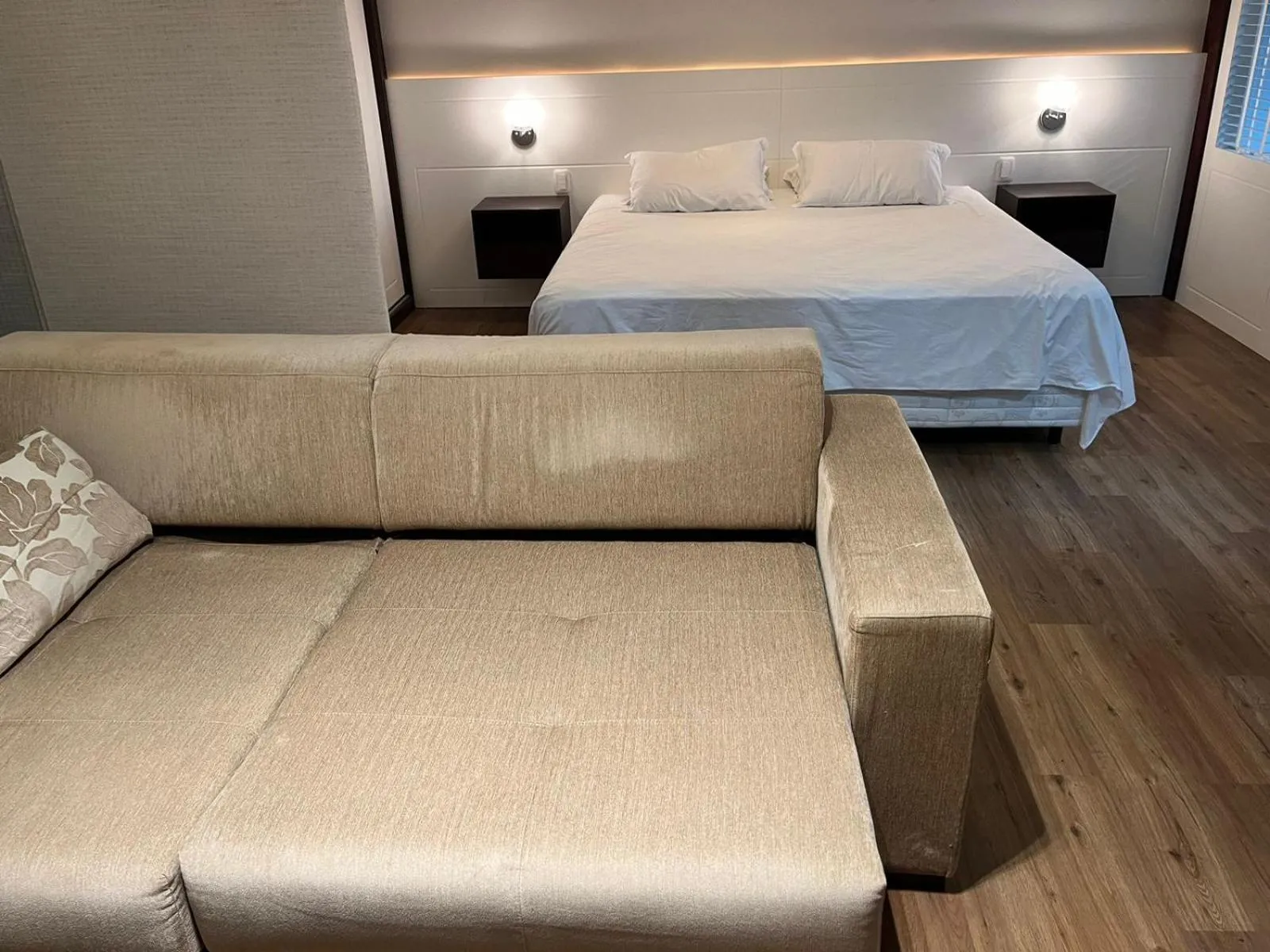 Bedroom, Bed in Flat em Gramado