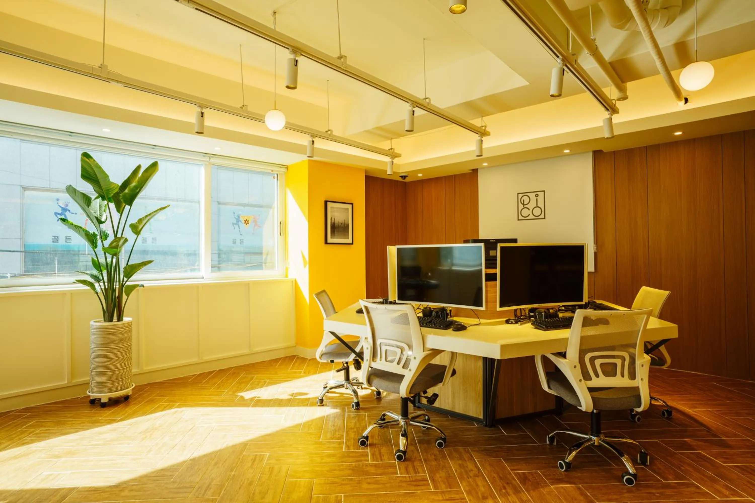 Communal lounge/ TV room in Hotel Pico