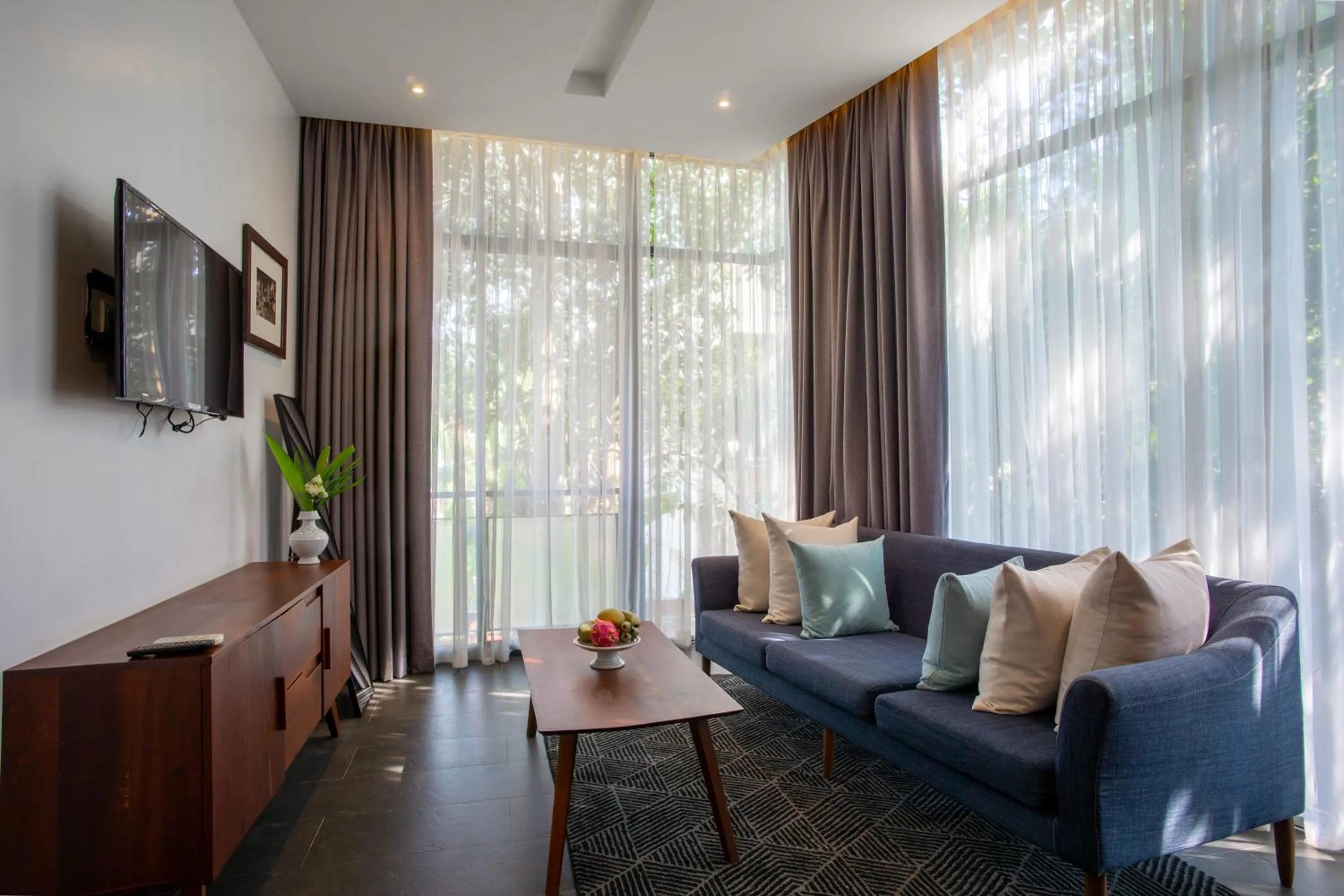 Communal lounge/ TV room in Maison Leab