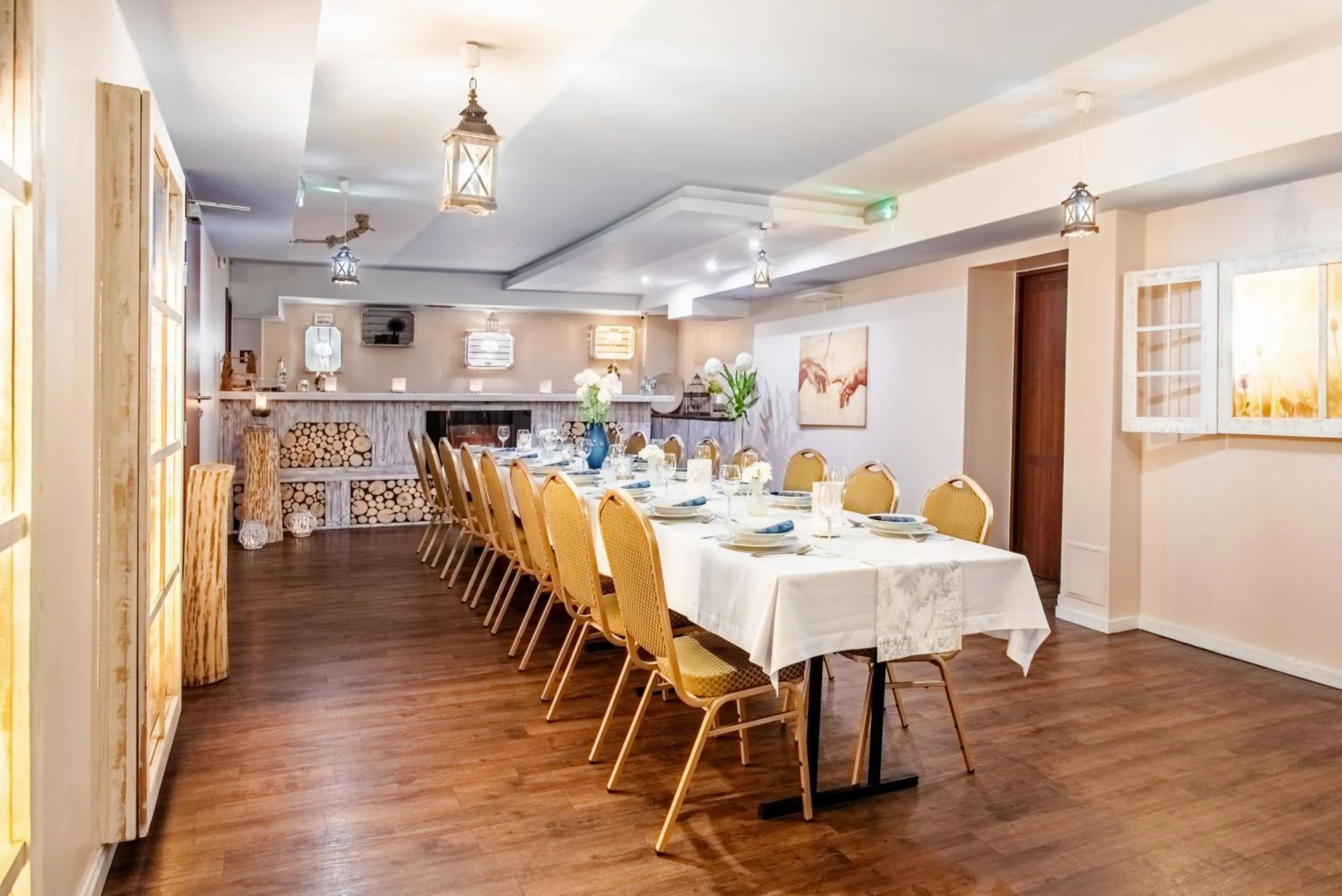 Restaurant/places to eat in Hotel Opole Centrum